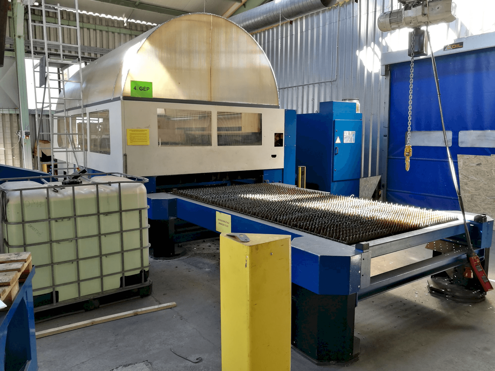 Vista laterale sinistra della macchina Trumpf Trumatic L 3030