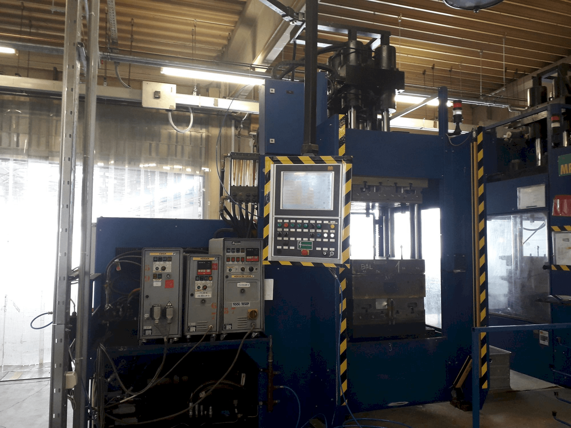 Vista frontale della macchina MAPLAN MTF2000/250