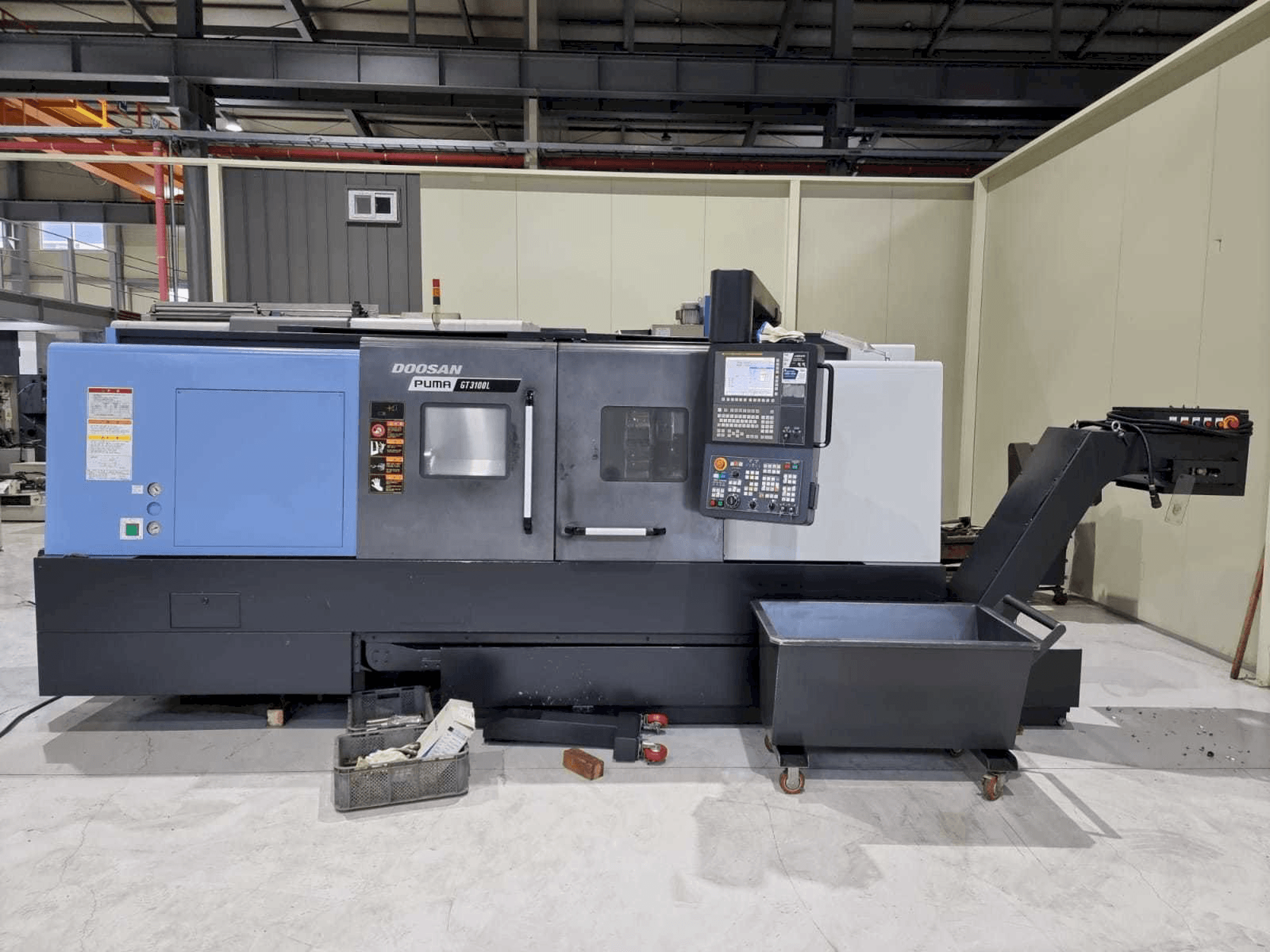 Vista frontale della macchina Doosan PUMA GT3100L