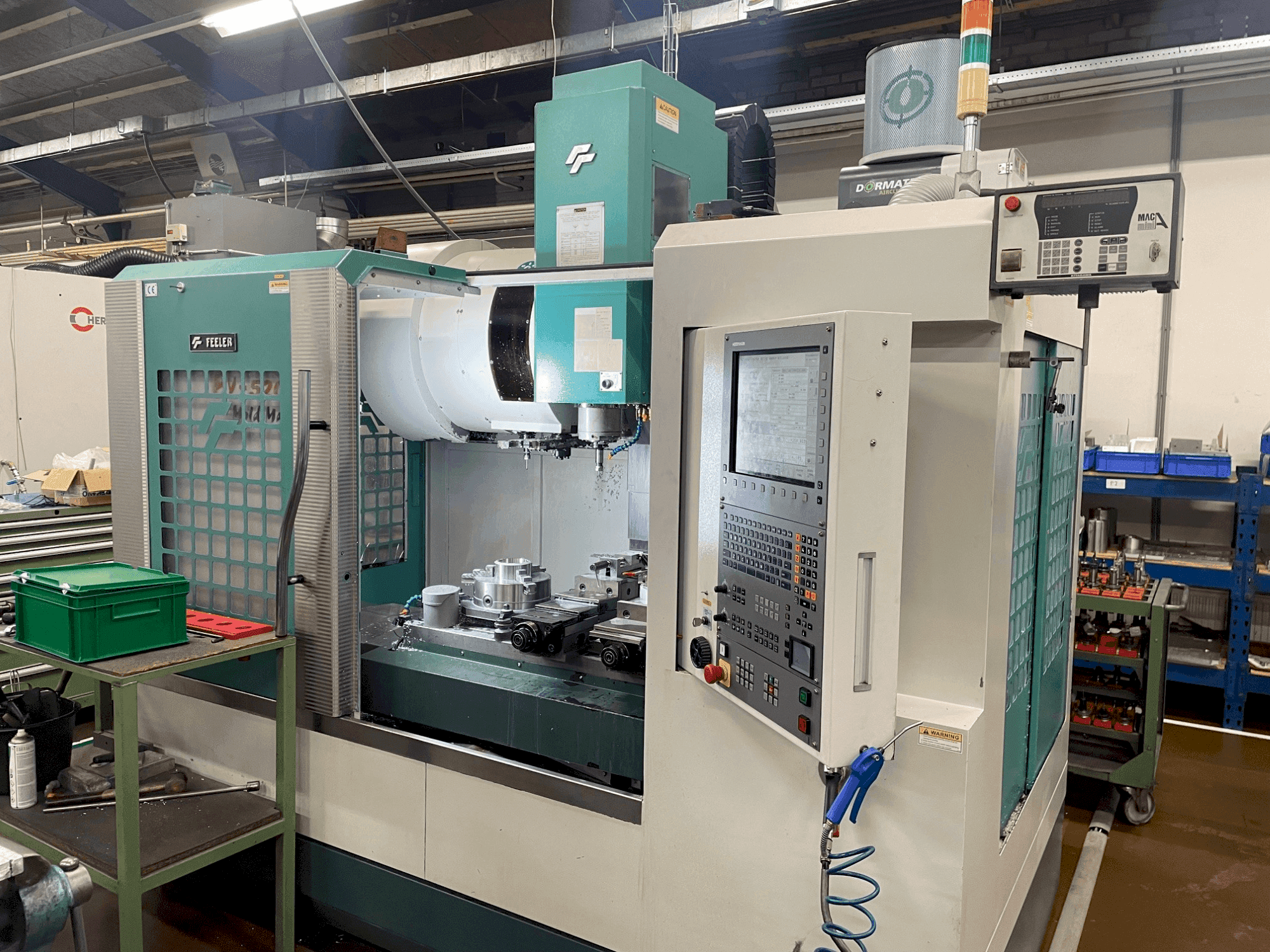 Vista frontale della macchina Feeler EV-520 plus A
