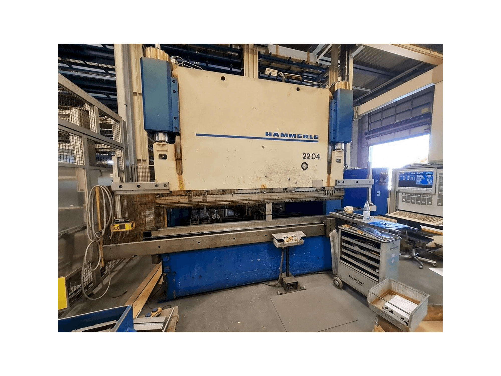 Vista frontale della macchina HAMMERLE AP 200-3100