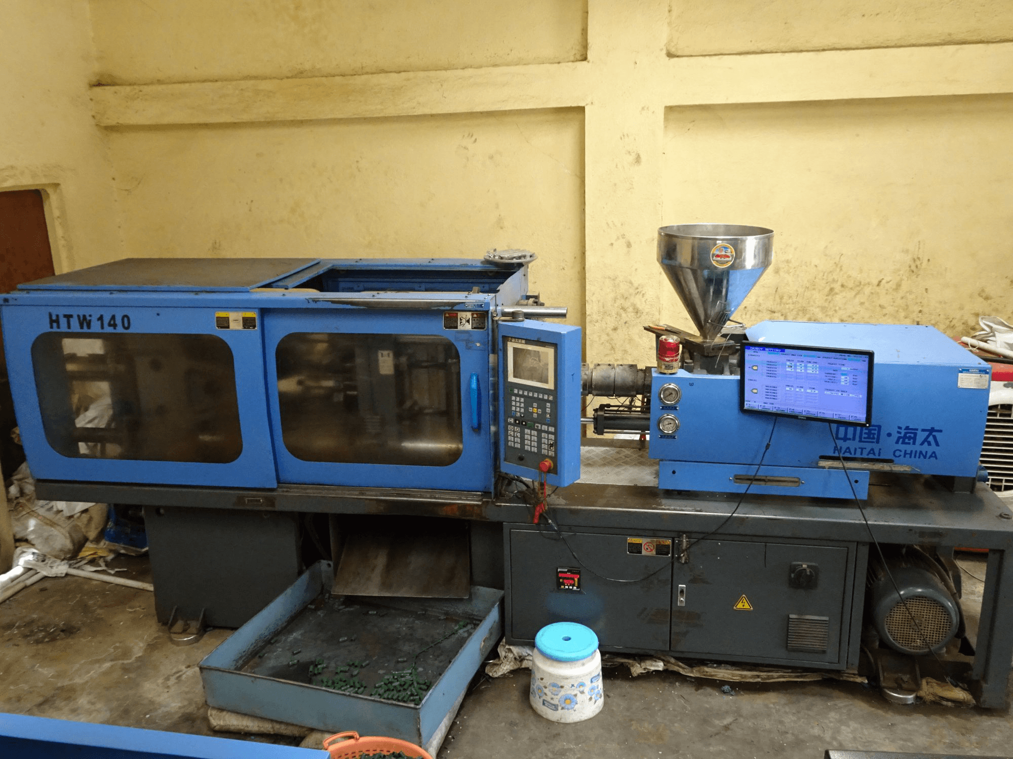 Vista frontale della macchina HAITAI HTW 140