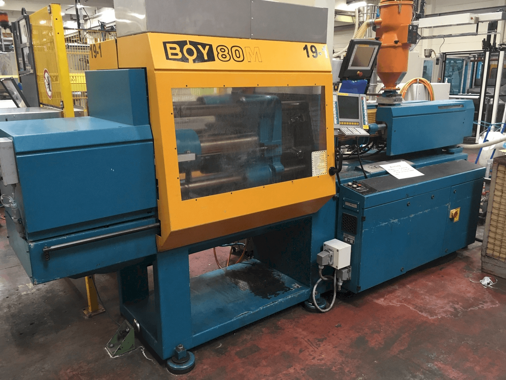 Vista frontale della macchina Dr. Boy 80M