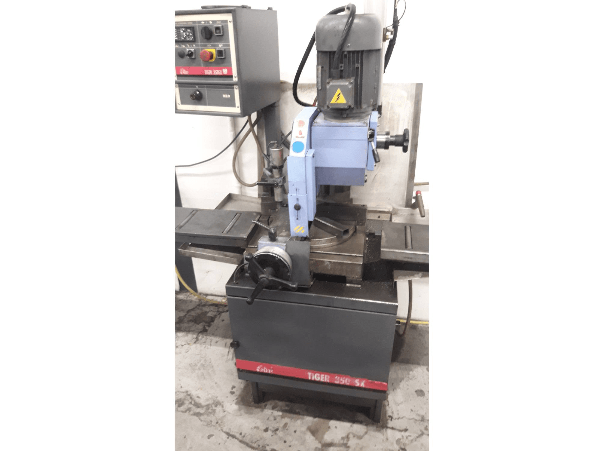 Vista frontale della macchina MEP TIGER 350SX