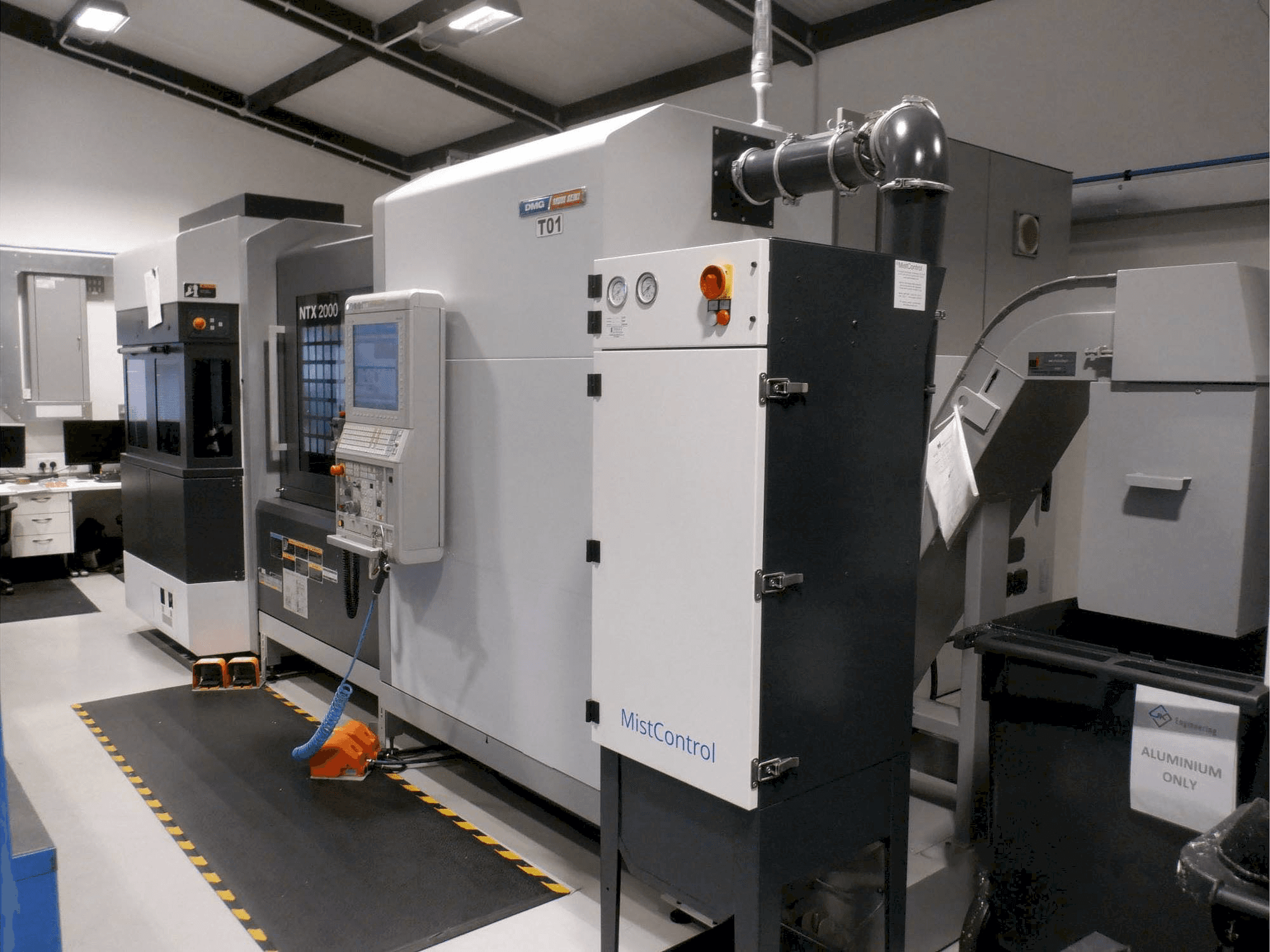 Vista frontale della macchina DMG MORI NTX 2000