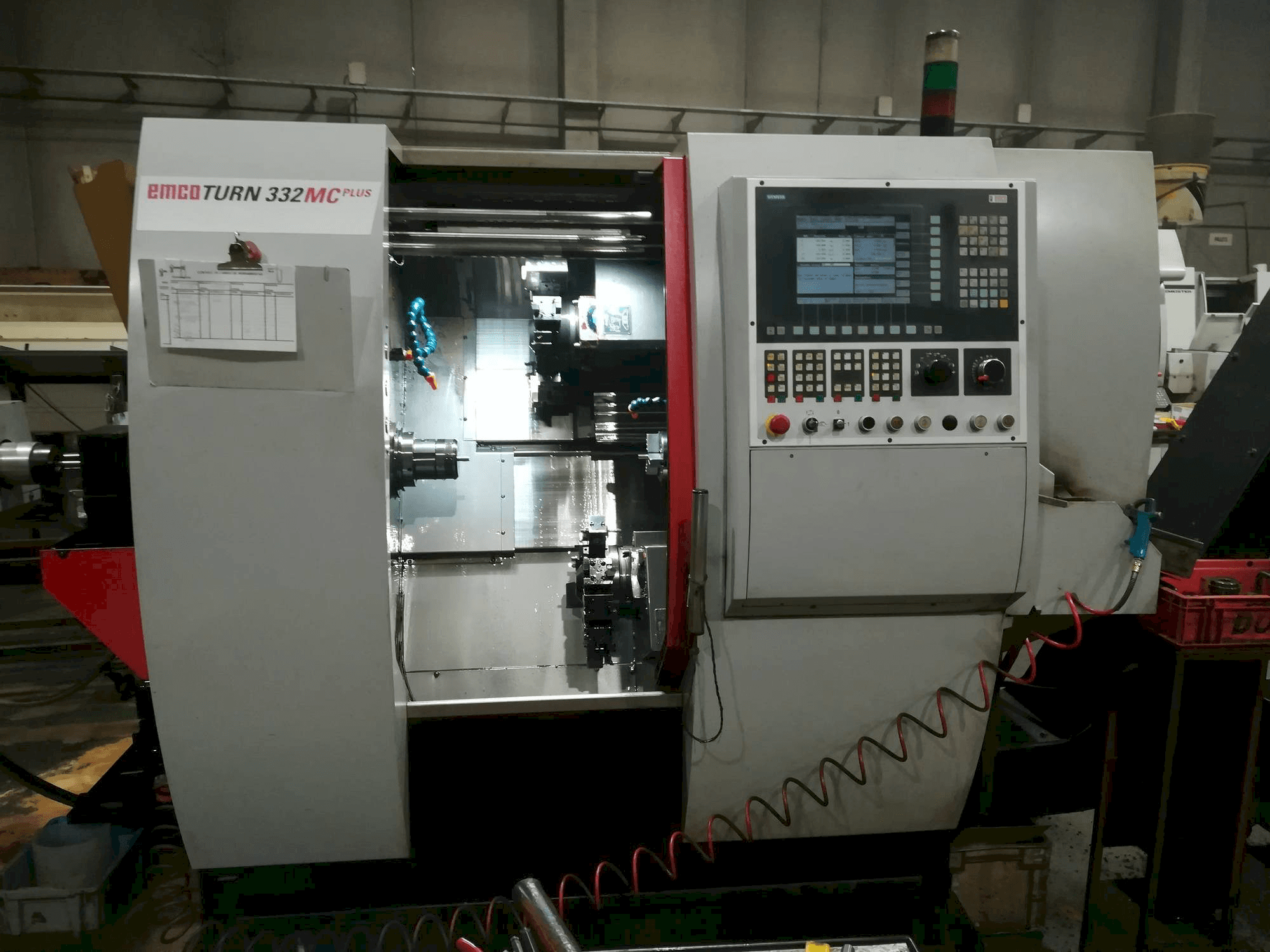 Vista frontale della macchina EMCO Emcoturn 332 MC