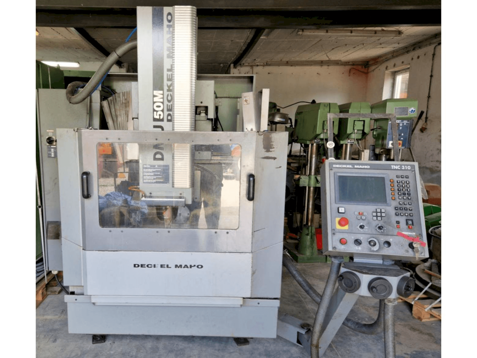 Vista frontale della macchina DECKEL MAHO DMU 50M