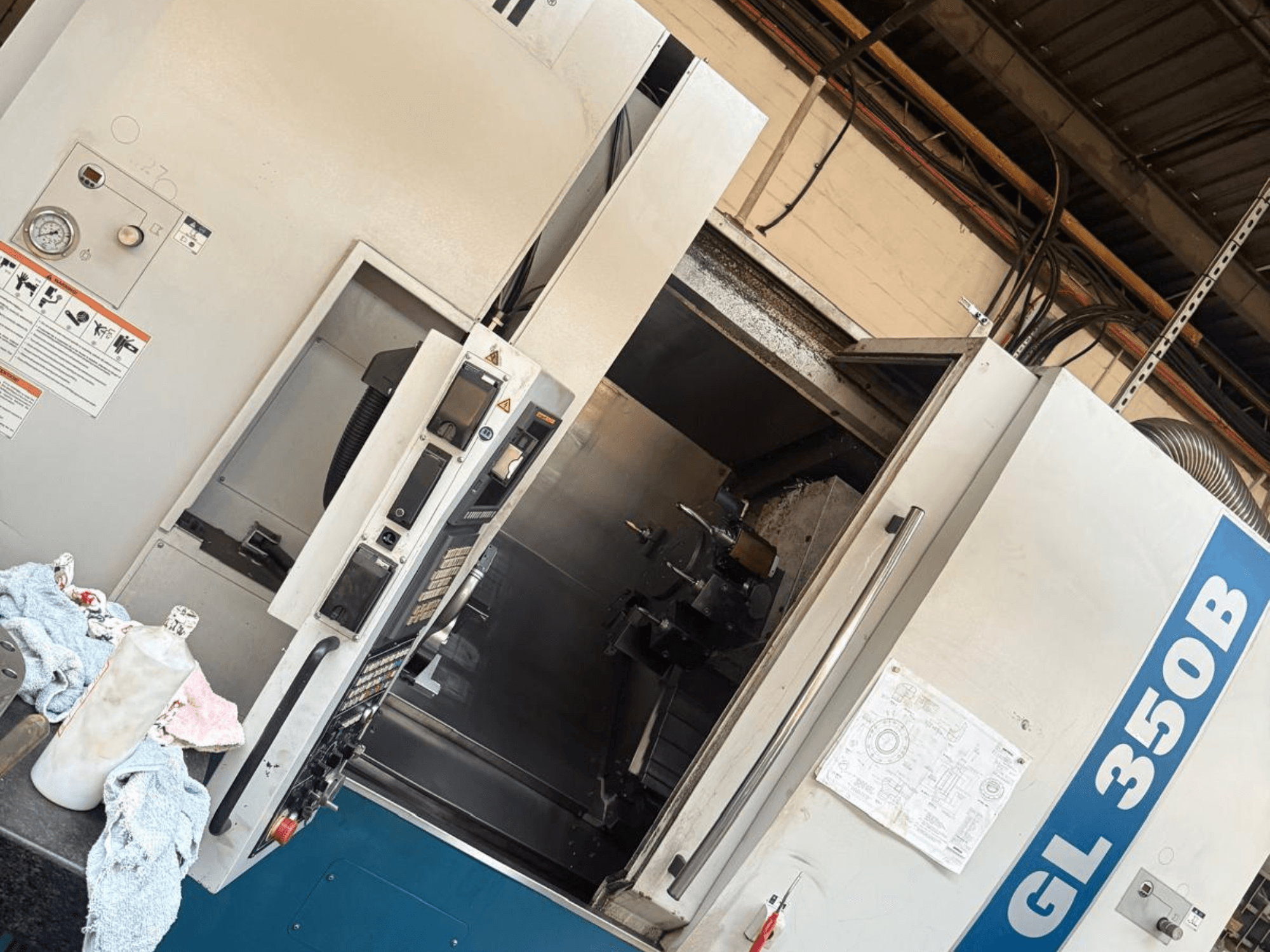 Tornio orizzontale Romi GL 350B, vista frontale, con pannello di controllo e porta aperta che rivela l'interno.