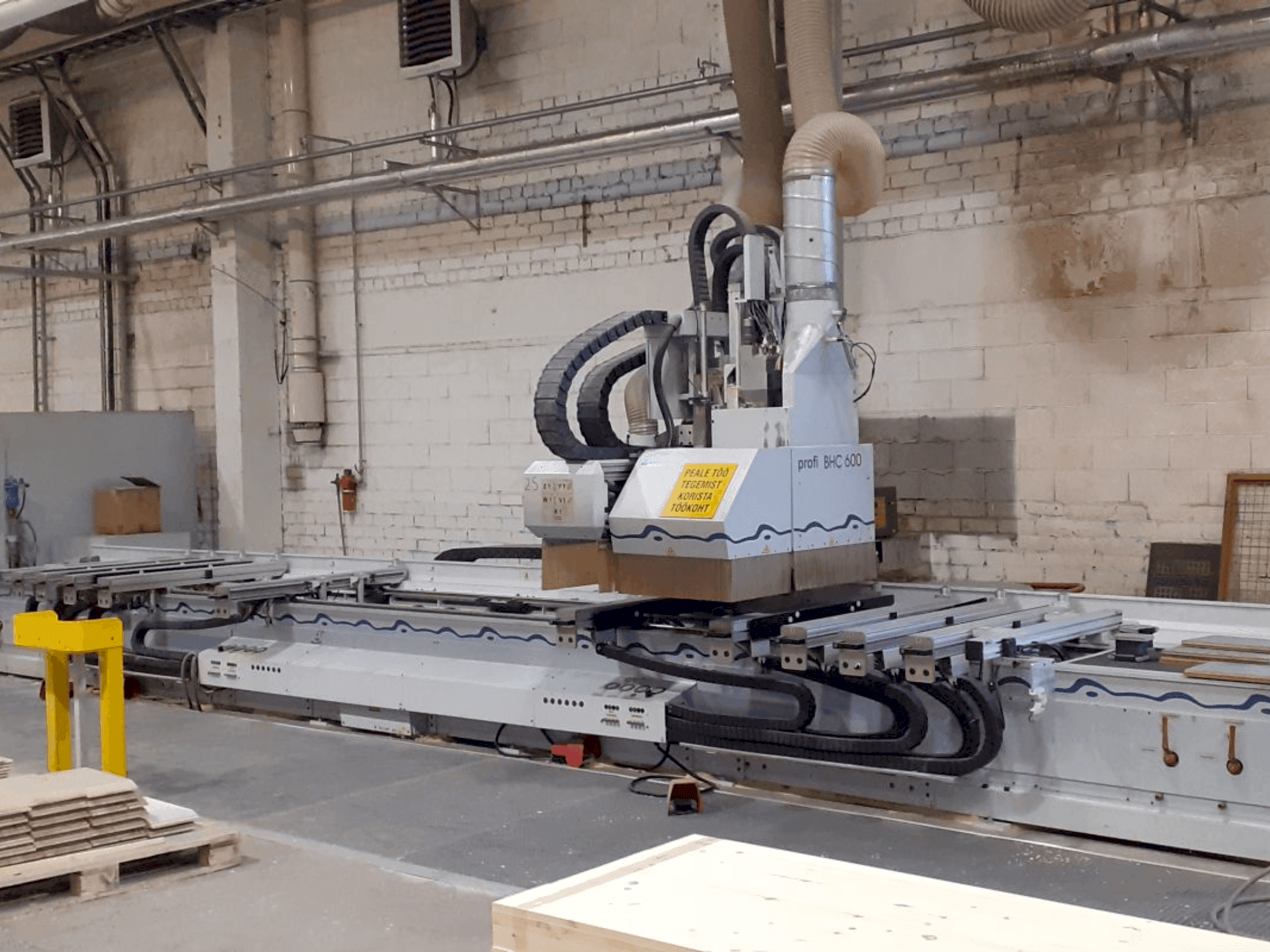 Vista frontale della macchina Weeke Profi BHC 600