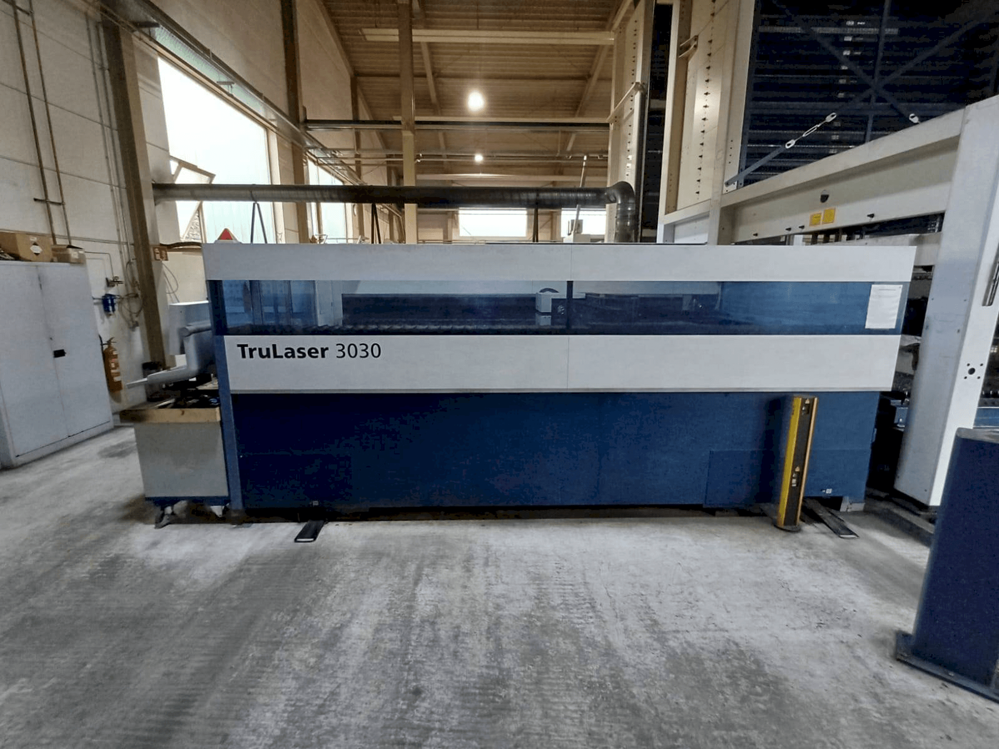 Vista frontale della macchina TRUMPF TruLaser 3030