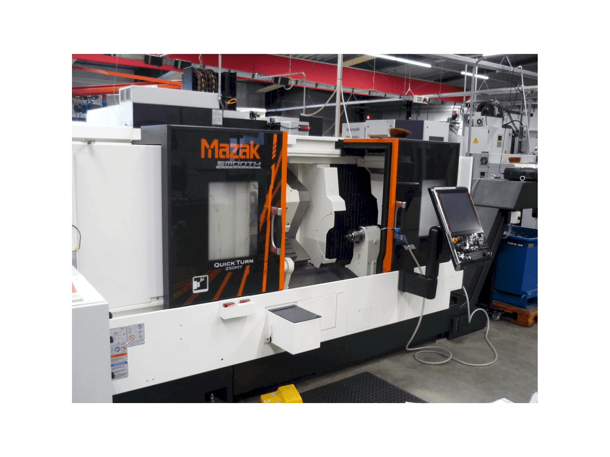 Vista frontale della macchina Mazak Quick Turn 250MY