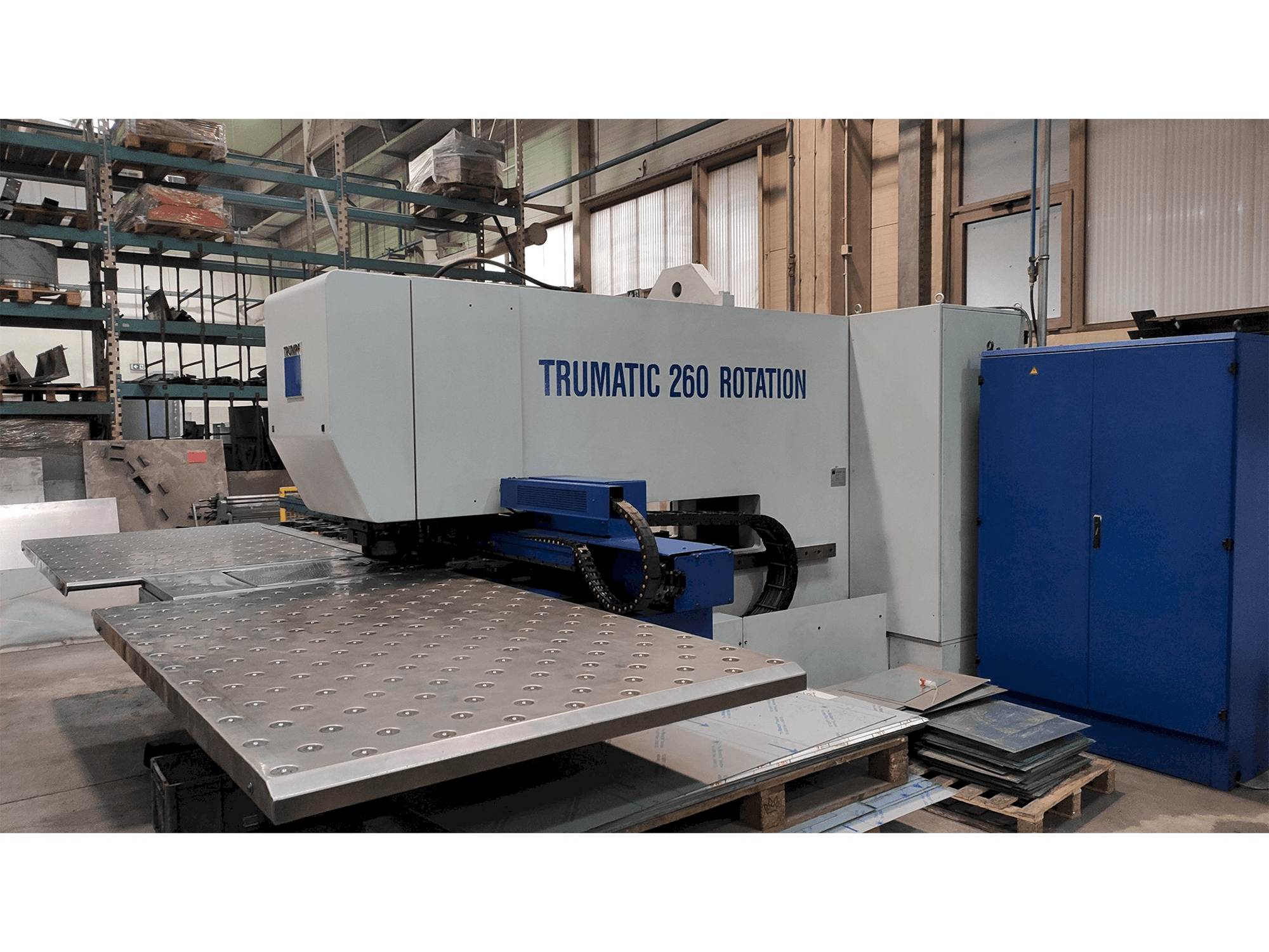 Vista frontale della macchina Trumpf TC260R