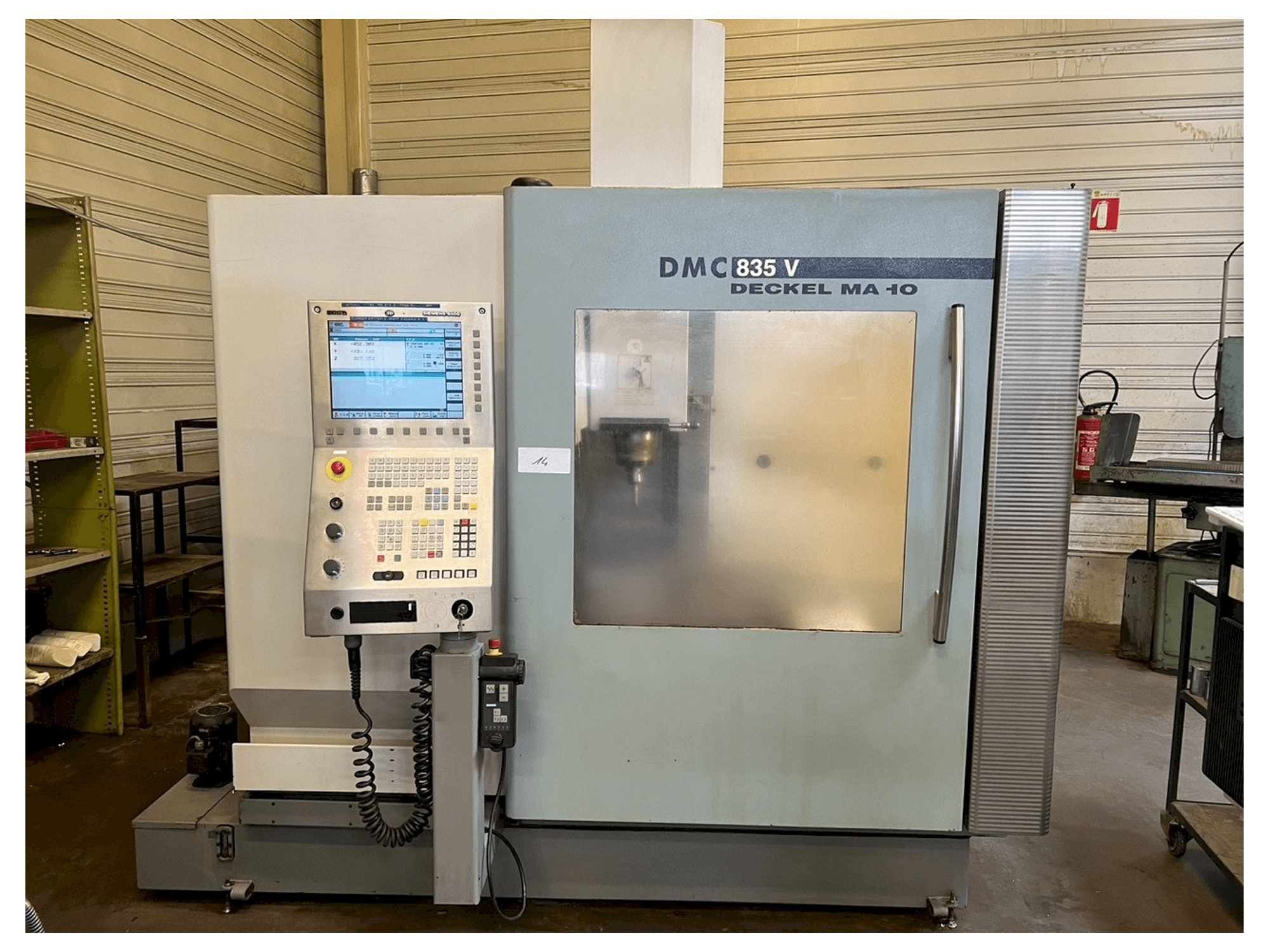 Vista frontale della macchina DMG DMC 835