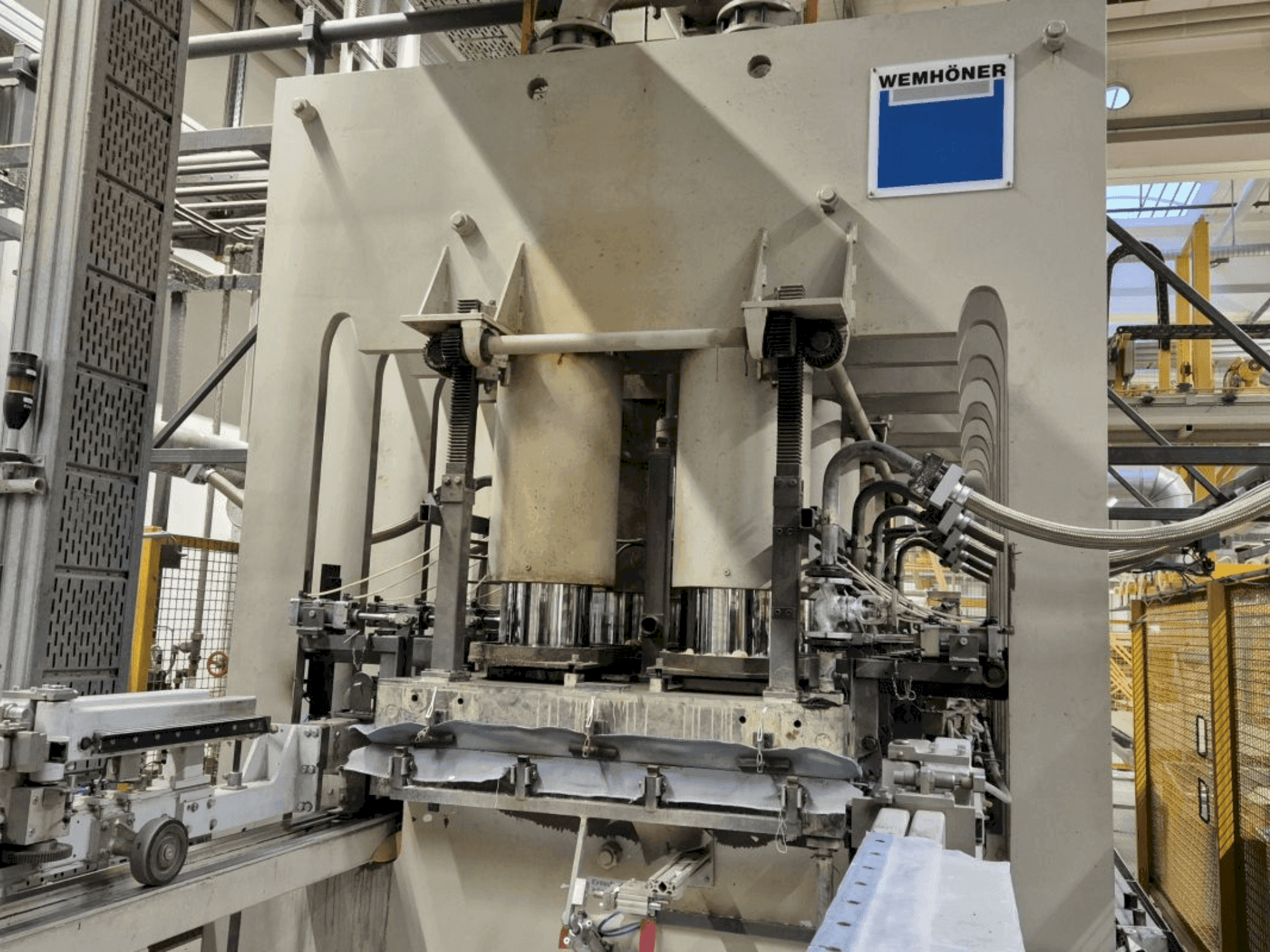 Vista frontale della macchina WEMHÖNER KT-F-1E