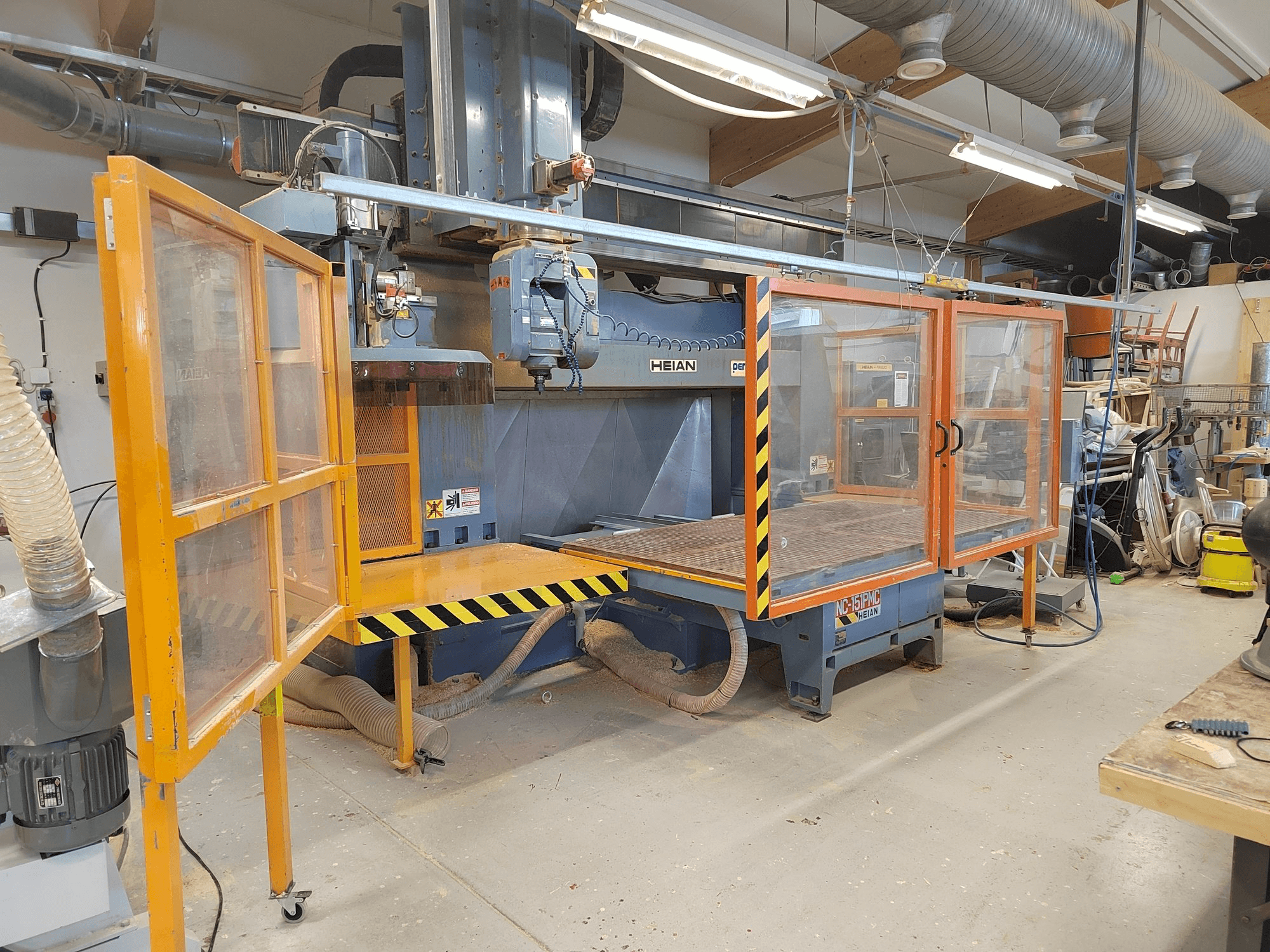 Vista frontale della macchina HEIAN NC 151