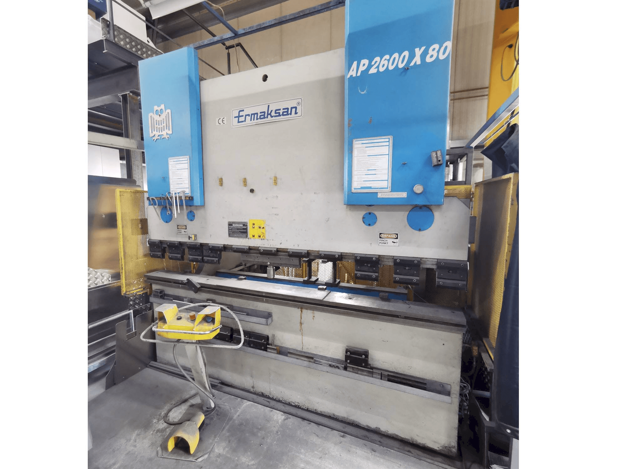 Vista frontale della macchina ERMAKSAN AP 2600 - 80