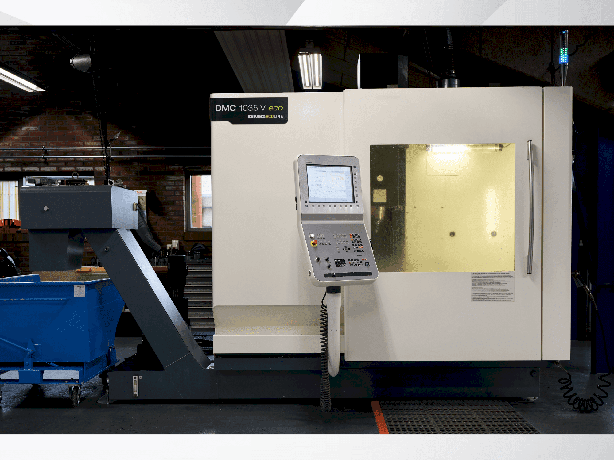 Vista frontale della macchina DMG MORI DMC 1035V