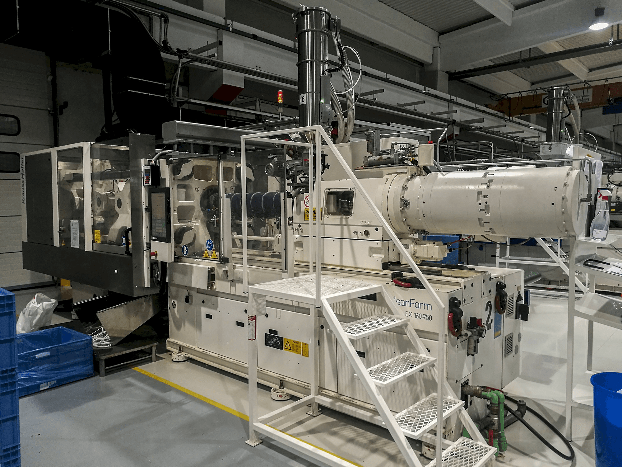 Vista lato destro della macchina Krauss Maffei 160-750 EX