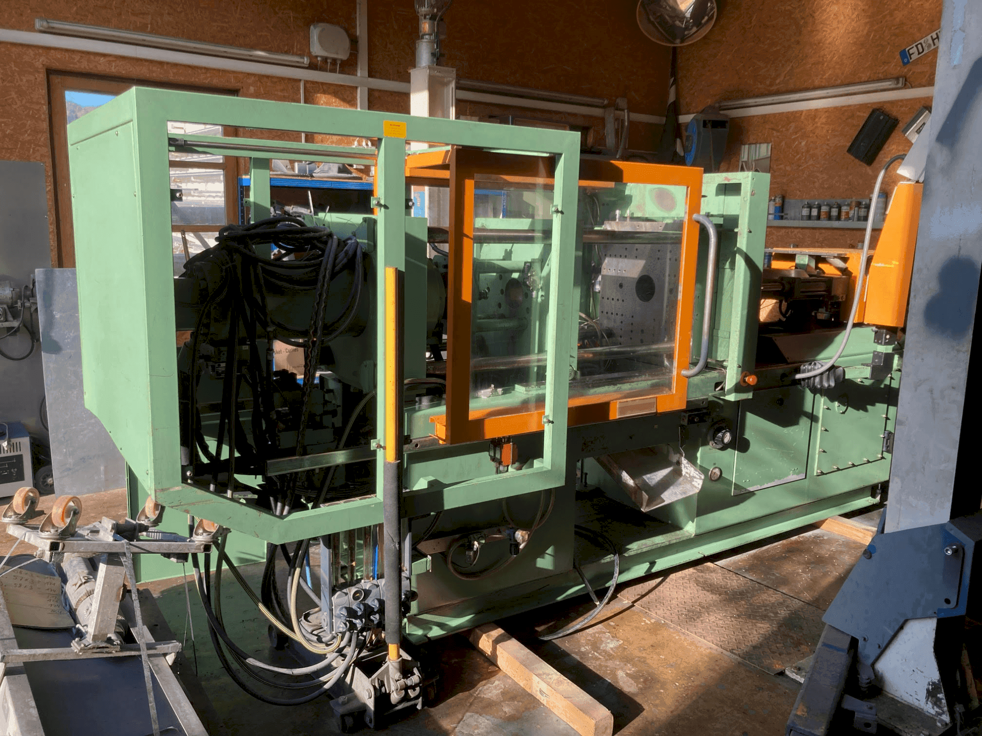 Vista frontale della macchina FERROMATIK K75-S