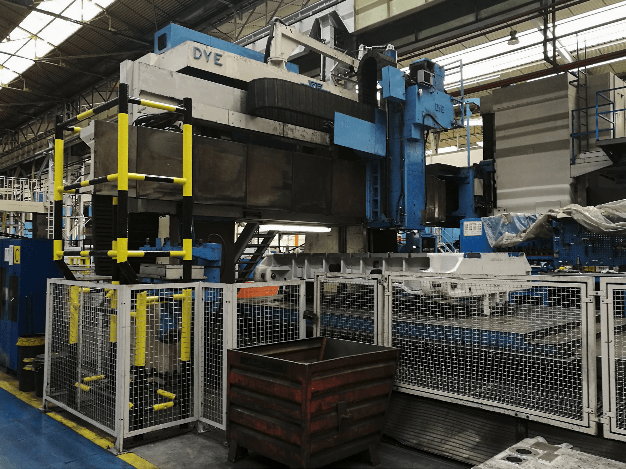 Vista lato sinistro della macchina DYE FPF-4-N/C