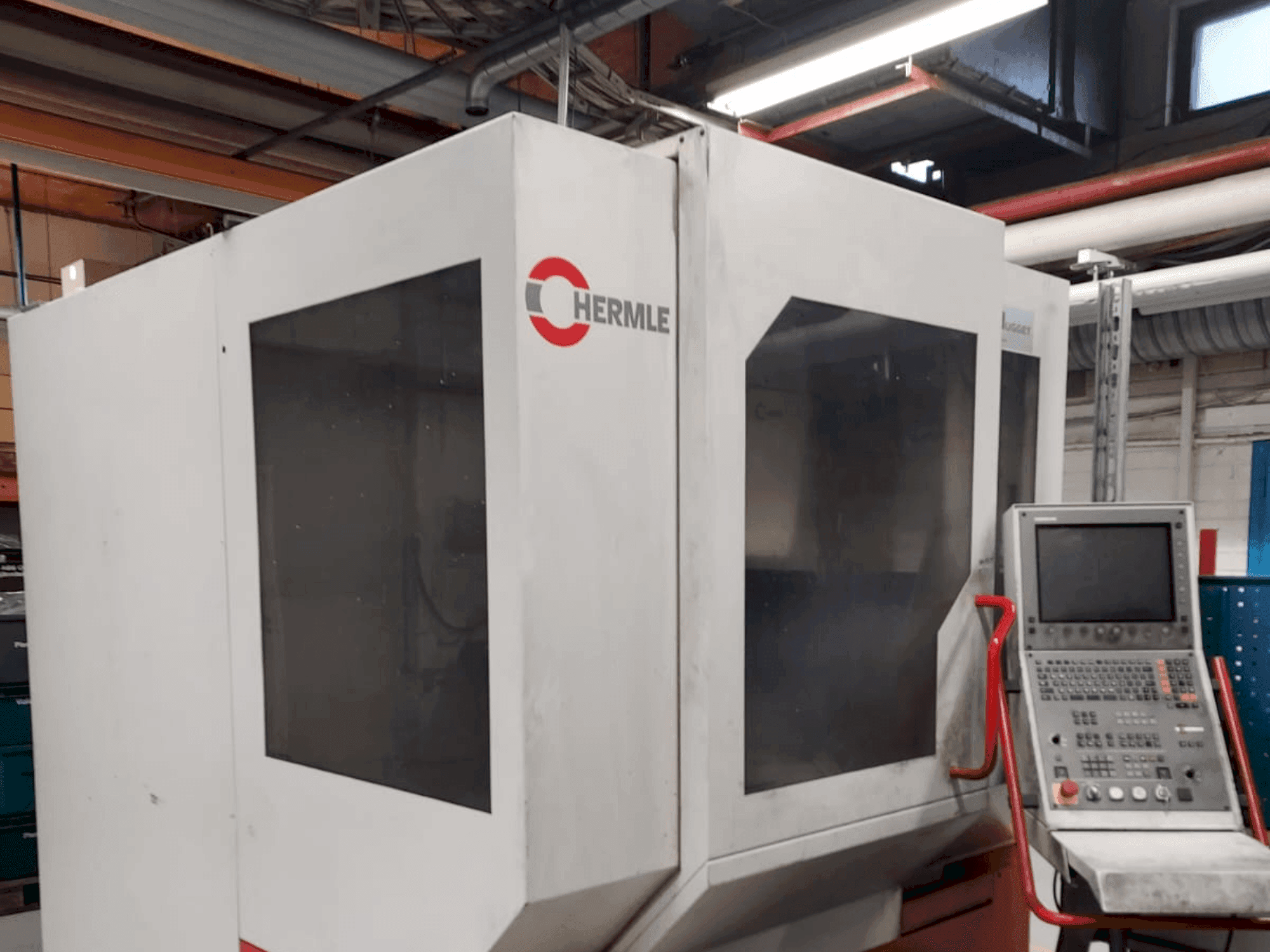 Vista frontale della macchina HERMLE U 740