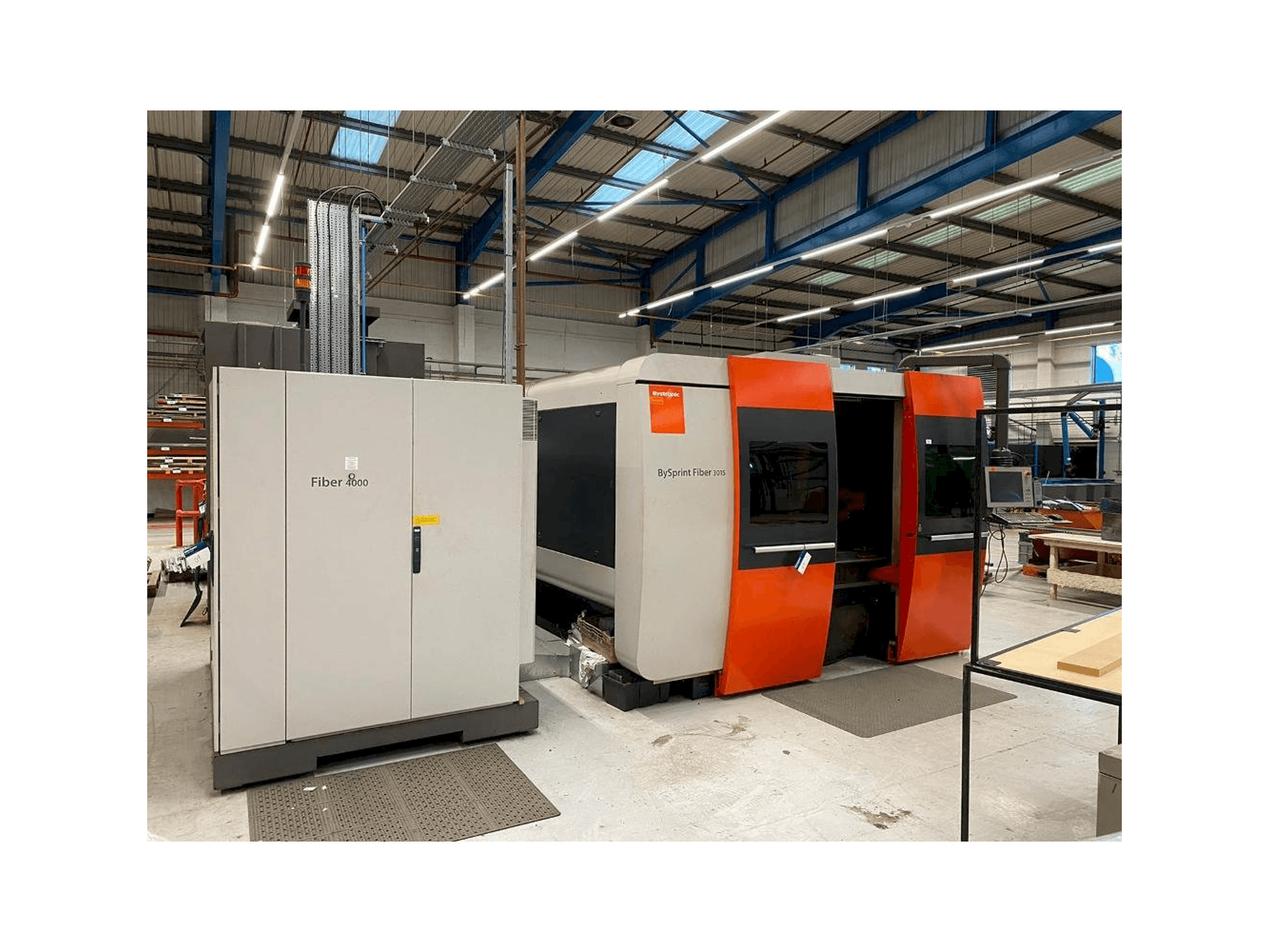 Vista frontale della macchina Bystronic BySprint Fiber 3015