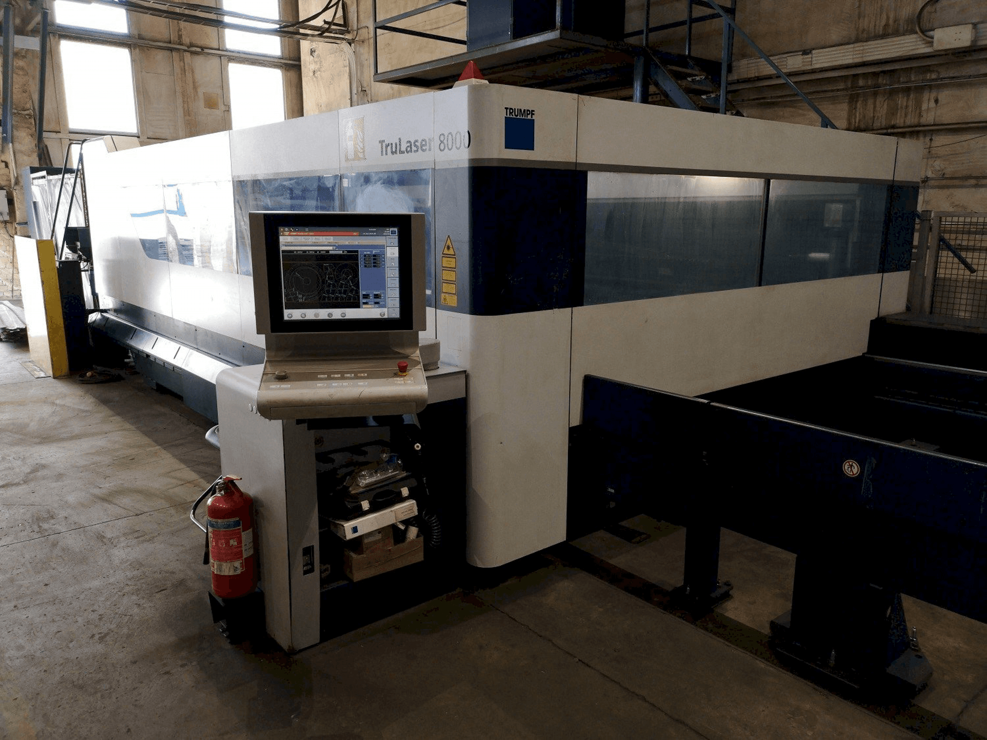 Vista frontale della macchina Trumpf TruLaser 8000