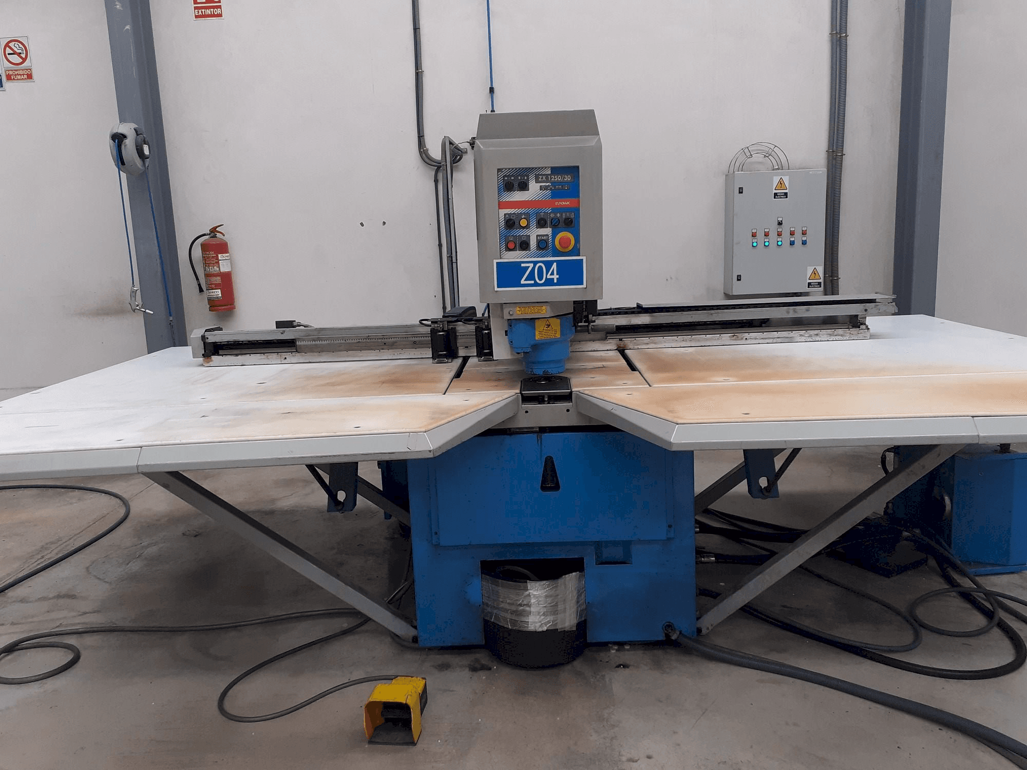 Vista frontale della macchina Euromac ZX125-30