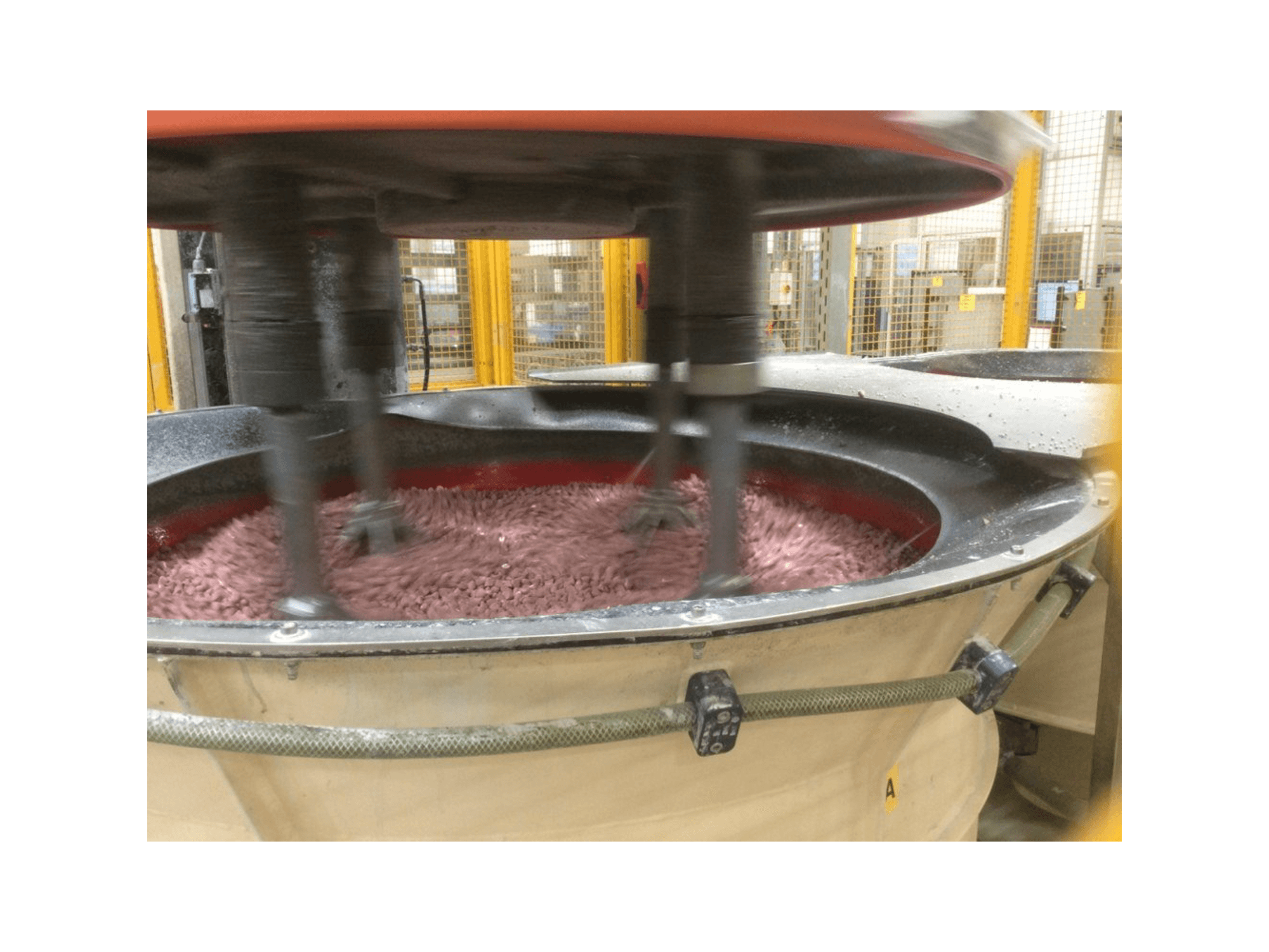 Vista frontale della macchina Rosler R4/1300.2 SF