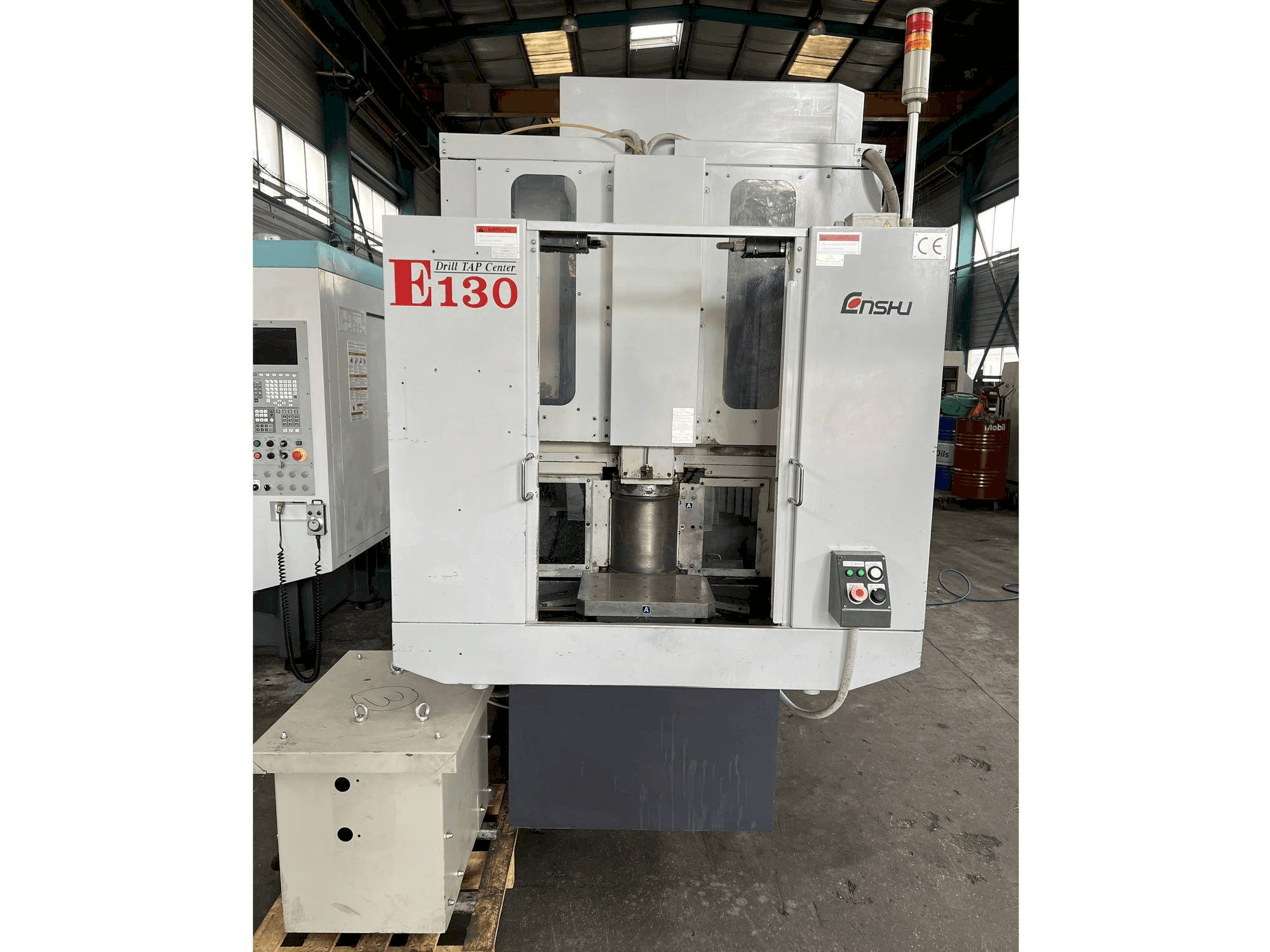 Vista frontale della macchina Enshu E130