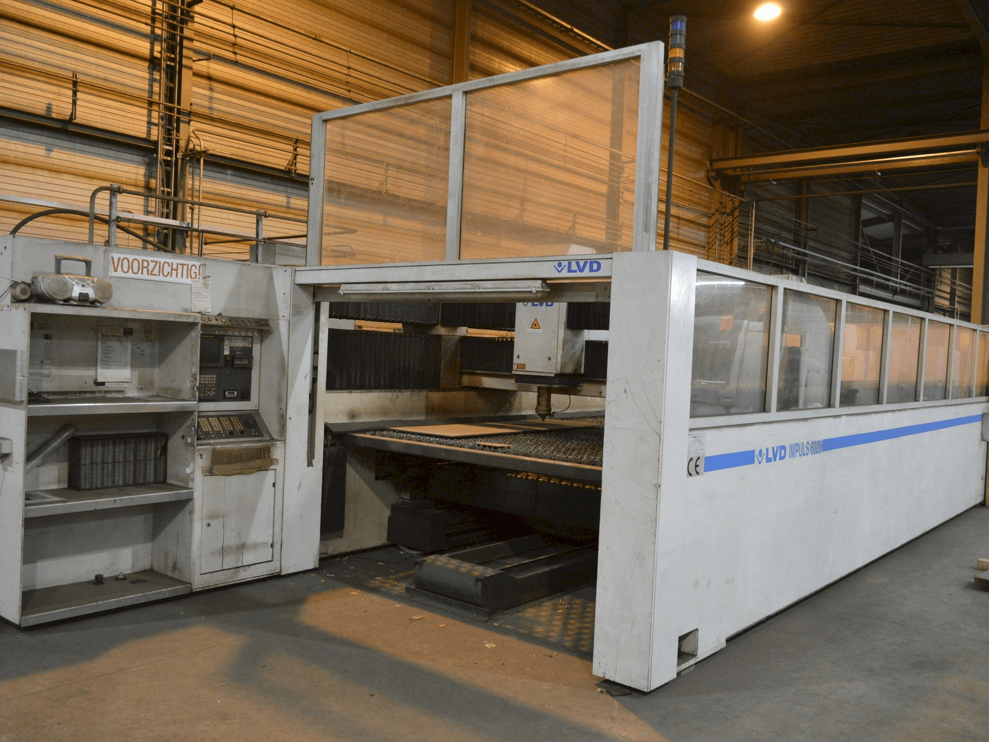 Vista frontale della macchina LVD IMPULS 6020