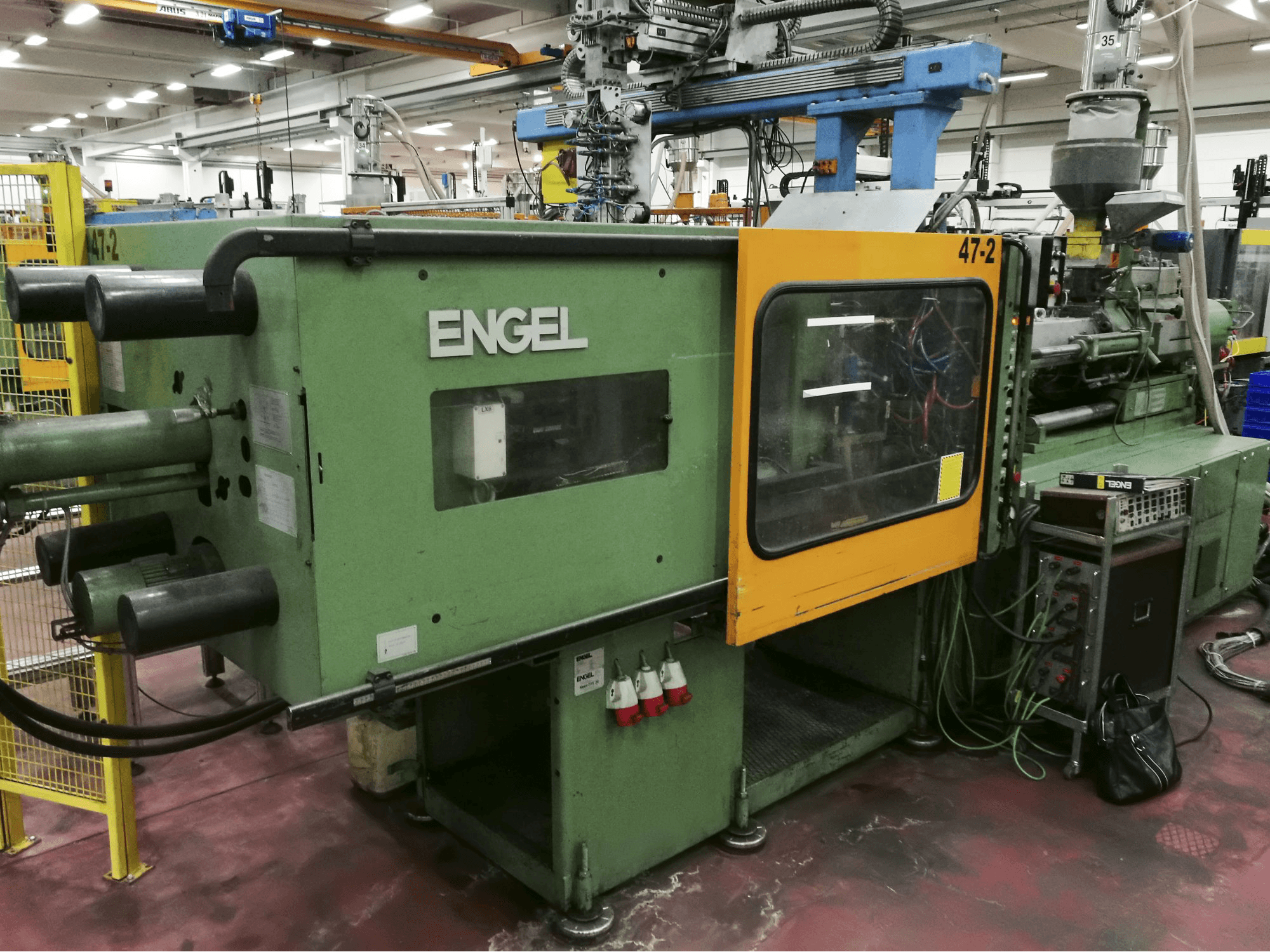 Vista lato sinistro della macchina ENGEL ES 1300/200