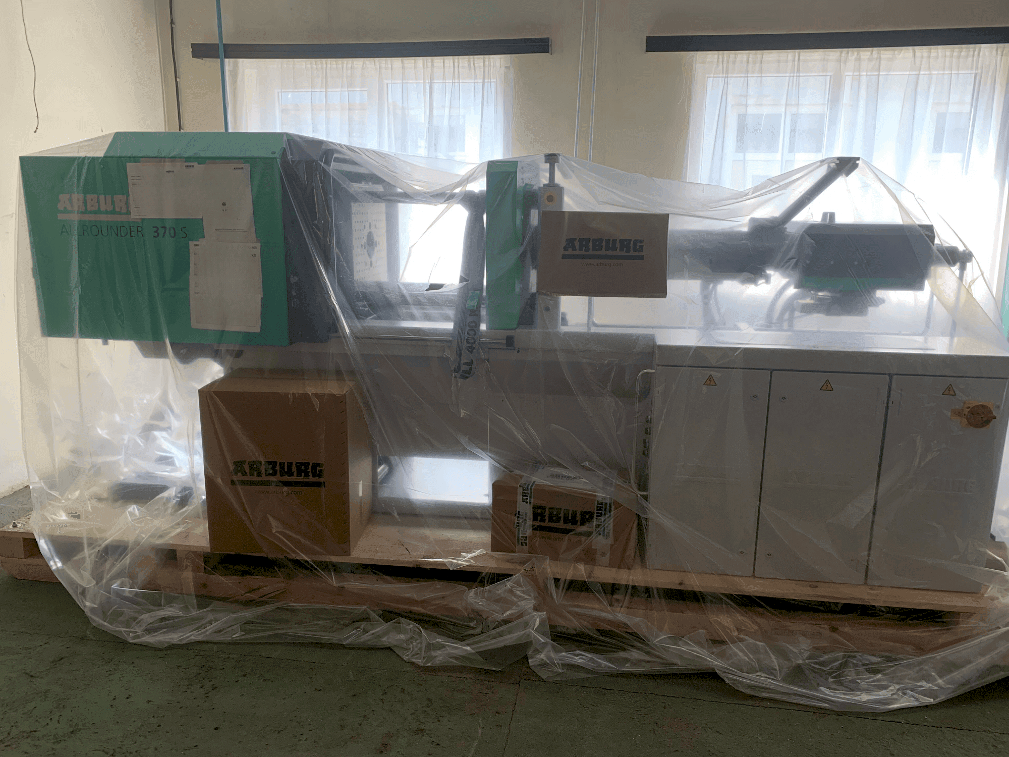 Vista frontale della macchina Arburg 370 S 600-290 U