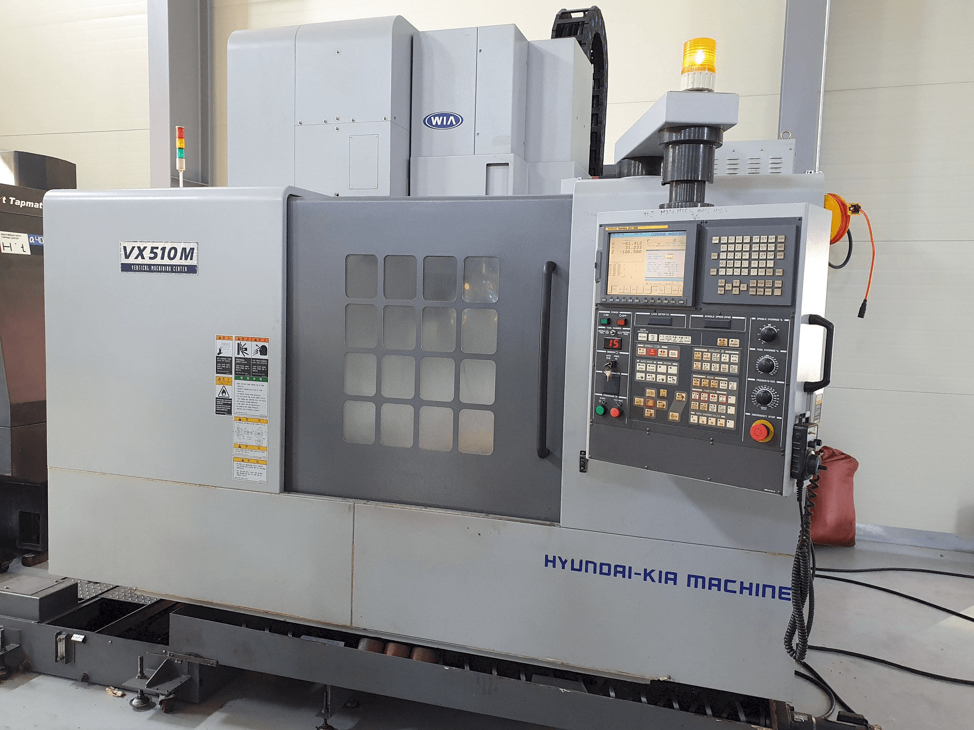 Vista frontale della macchina Hyundai Kia VX510M