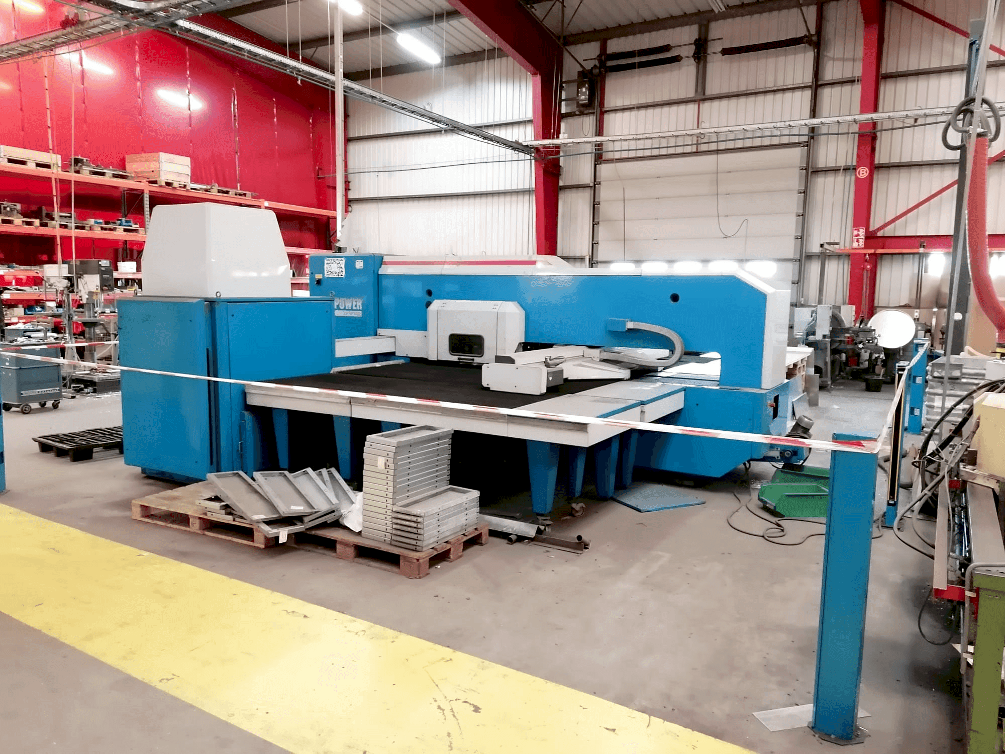 Vista frontale della macchina Finn-Power F5-20 SB/AM