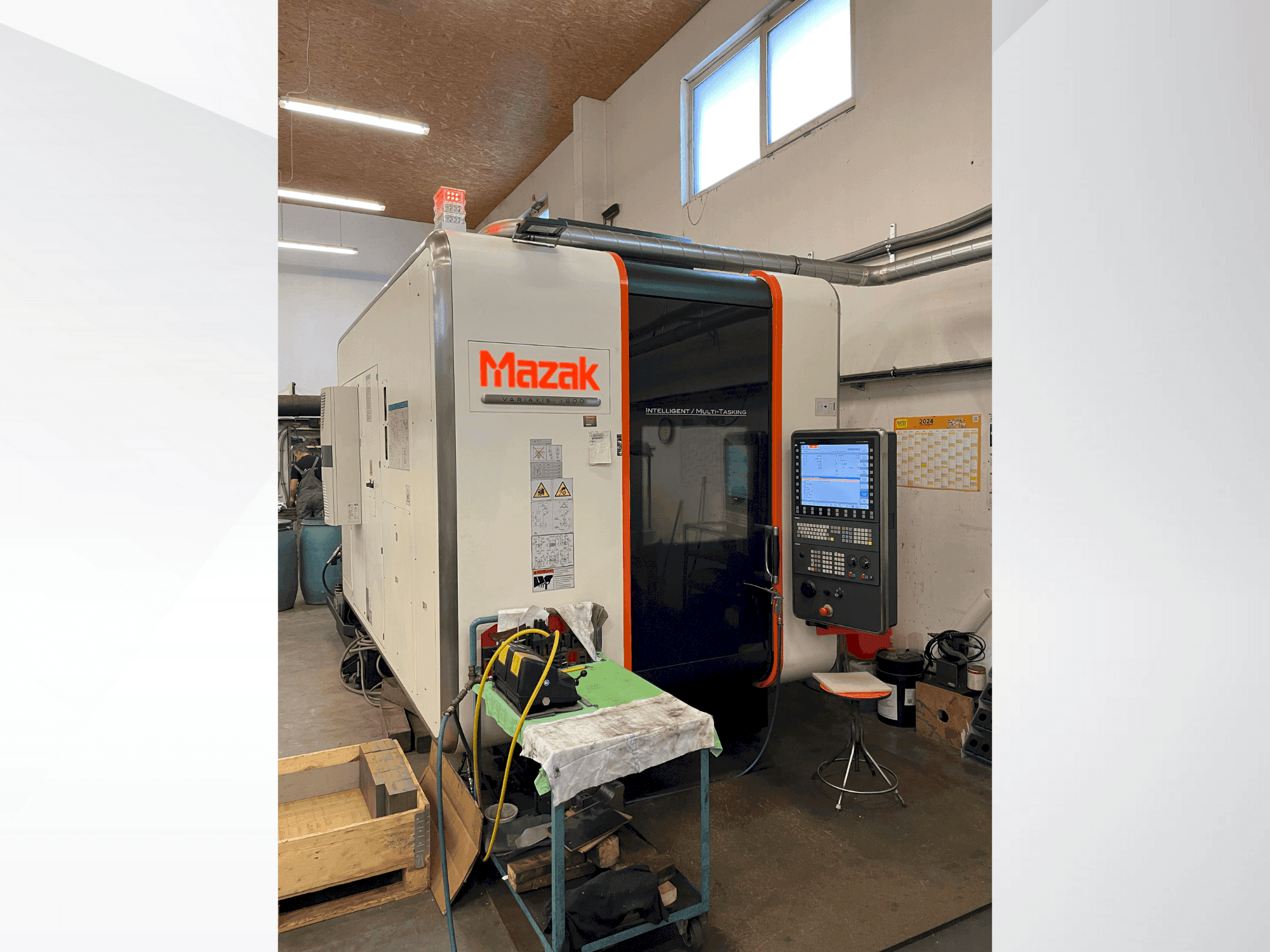 Vista frontale della macchina Mazak Variaxis i-600