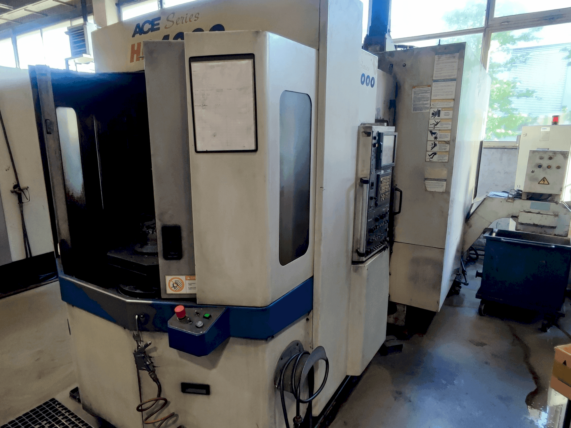 Vista frontale della macchina DAEWOO ACE HP 4000