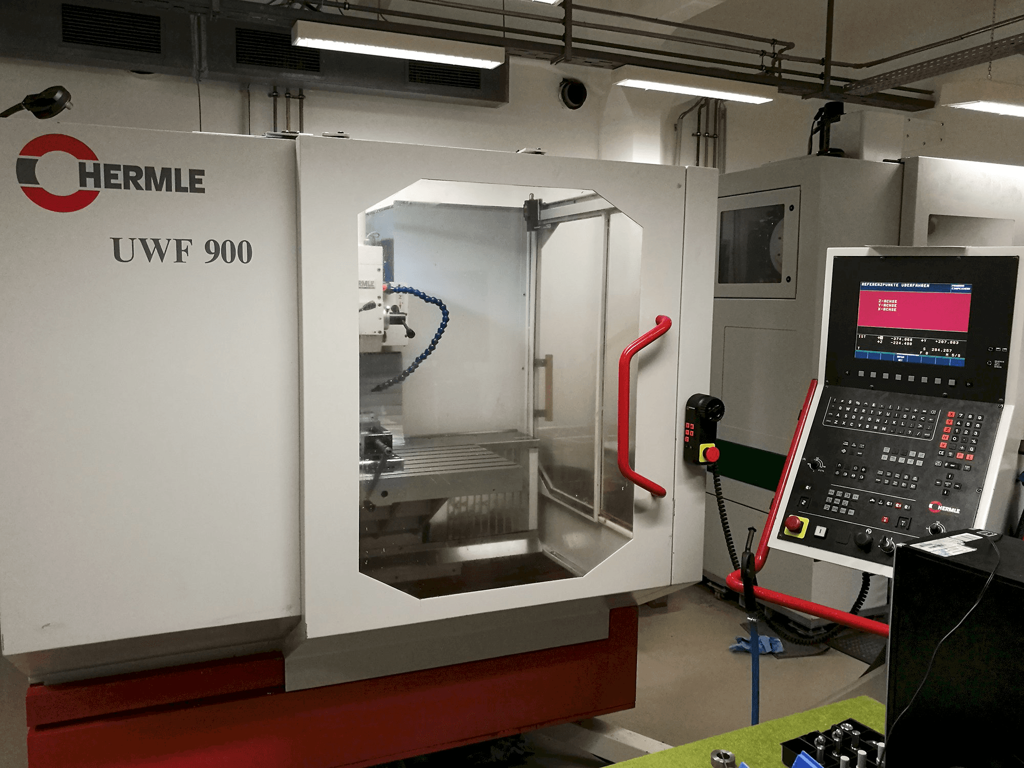 Vista lato sinistro della macchina HERMLE UWF 900