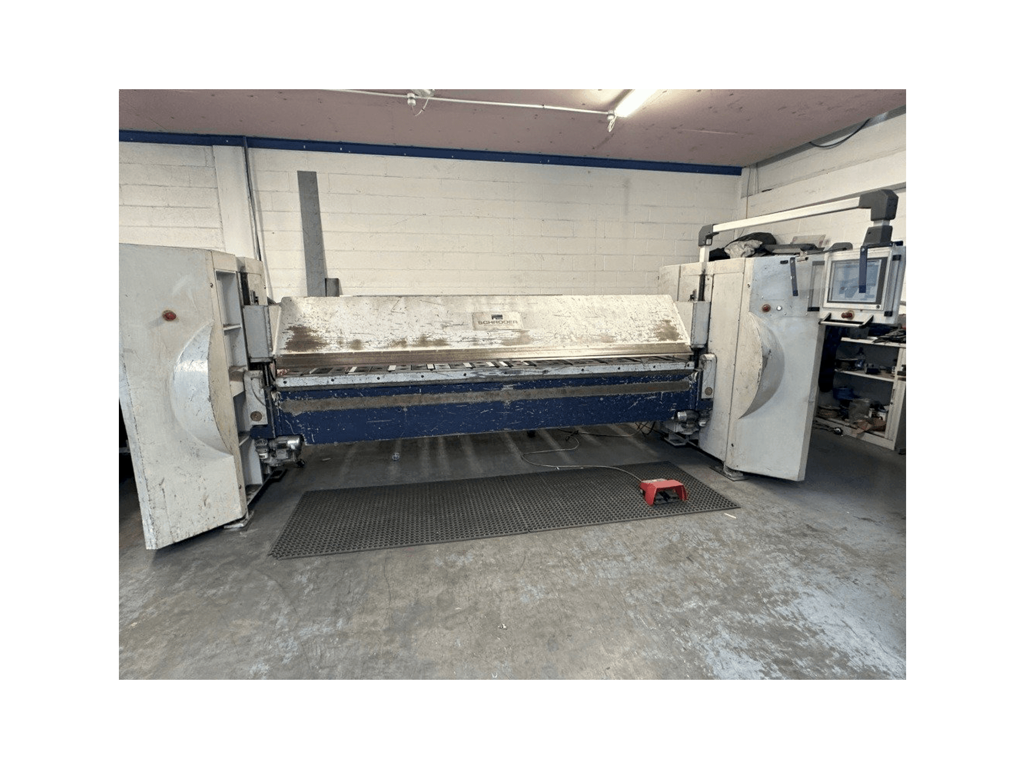 Vista frontale della macchina SCHRODER SPB 3200/3.0