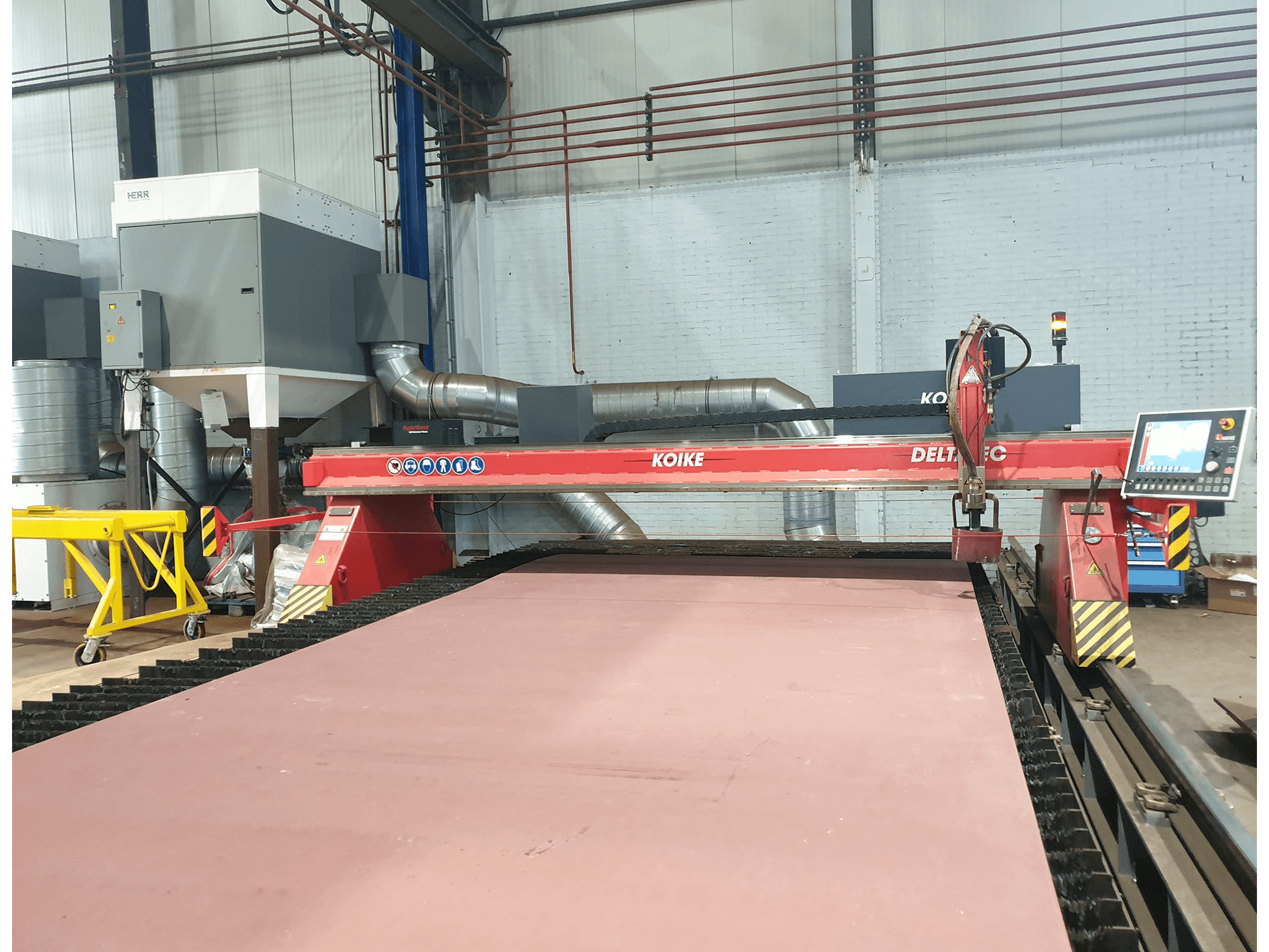 Vista frontale della macchina KOIKE DELTATEC 4000