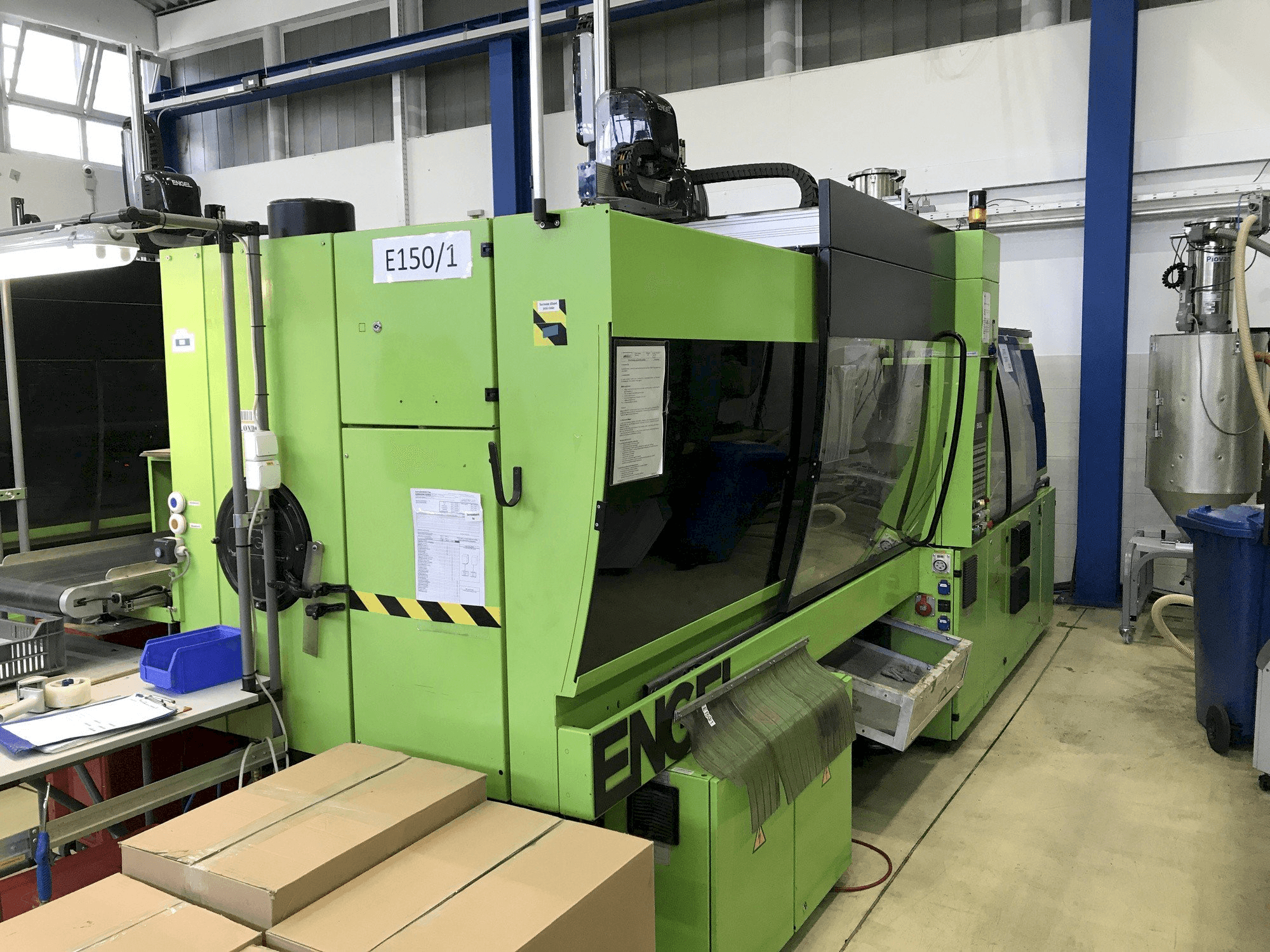 Vista frontale della macchina ENGEL VC 750/150 Plus