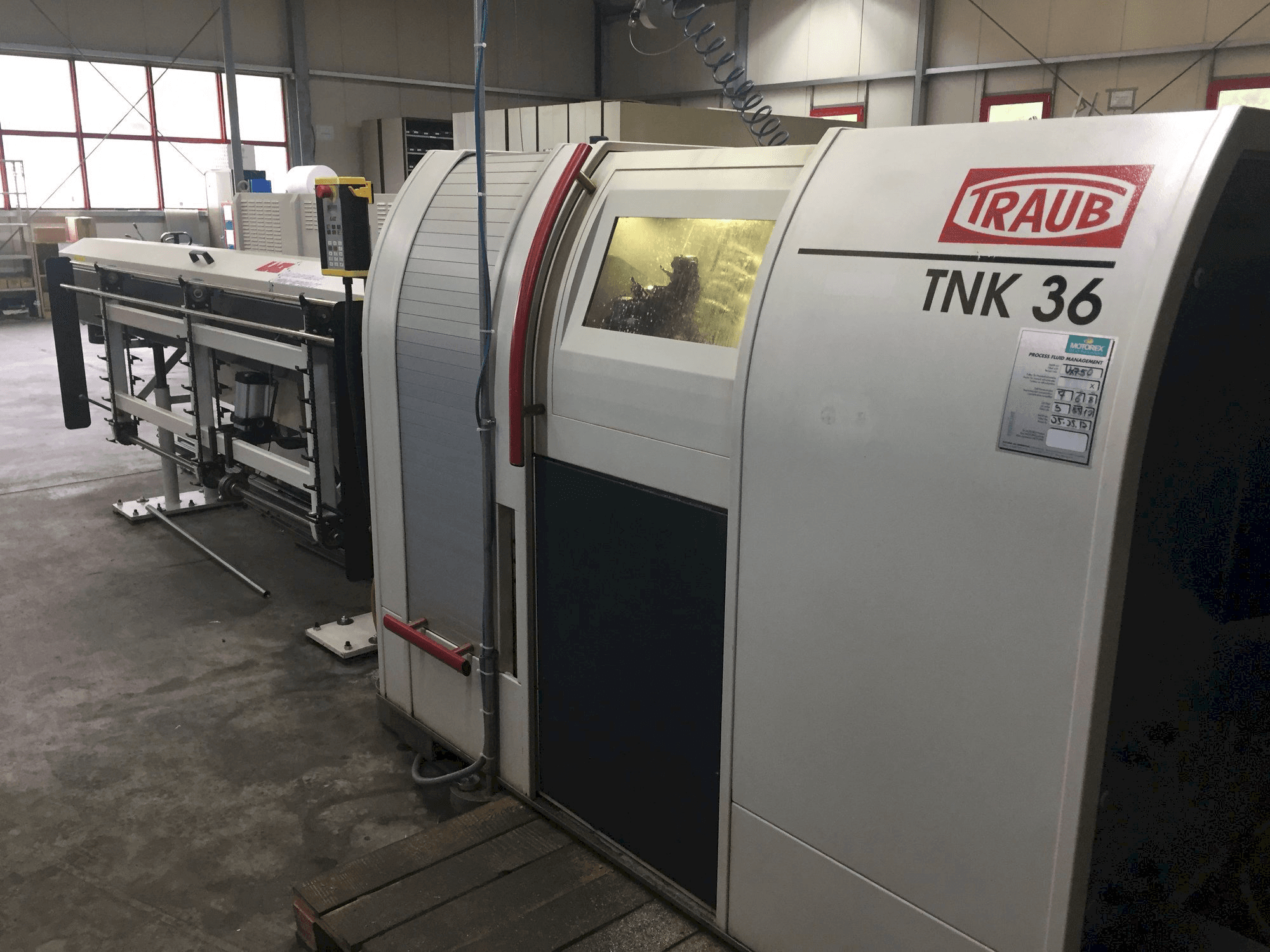 Vista frontale della macchina TRAUB TNK 36
