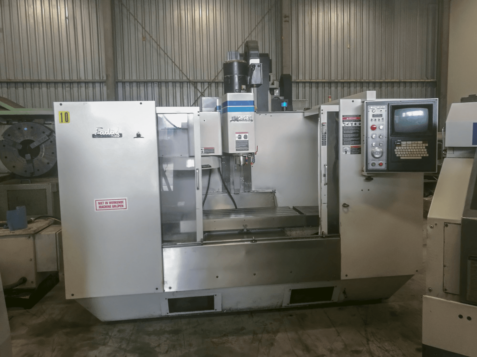Vista frontale della macchina FADAL VMC 4020HT