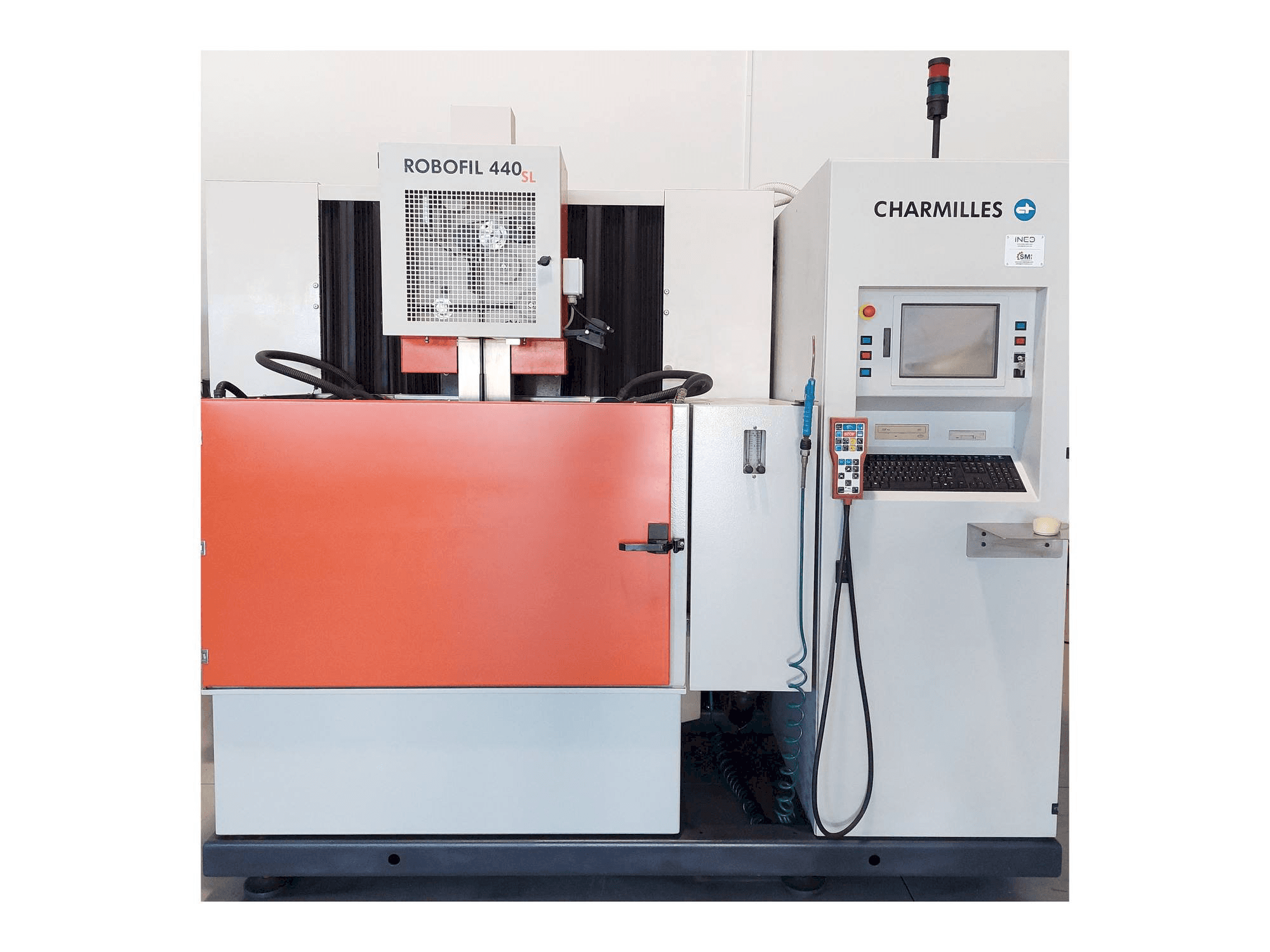 Vista frontale della macchina CHARMILLES ROBOFIL 440SL