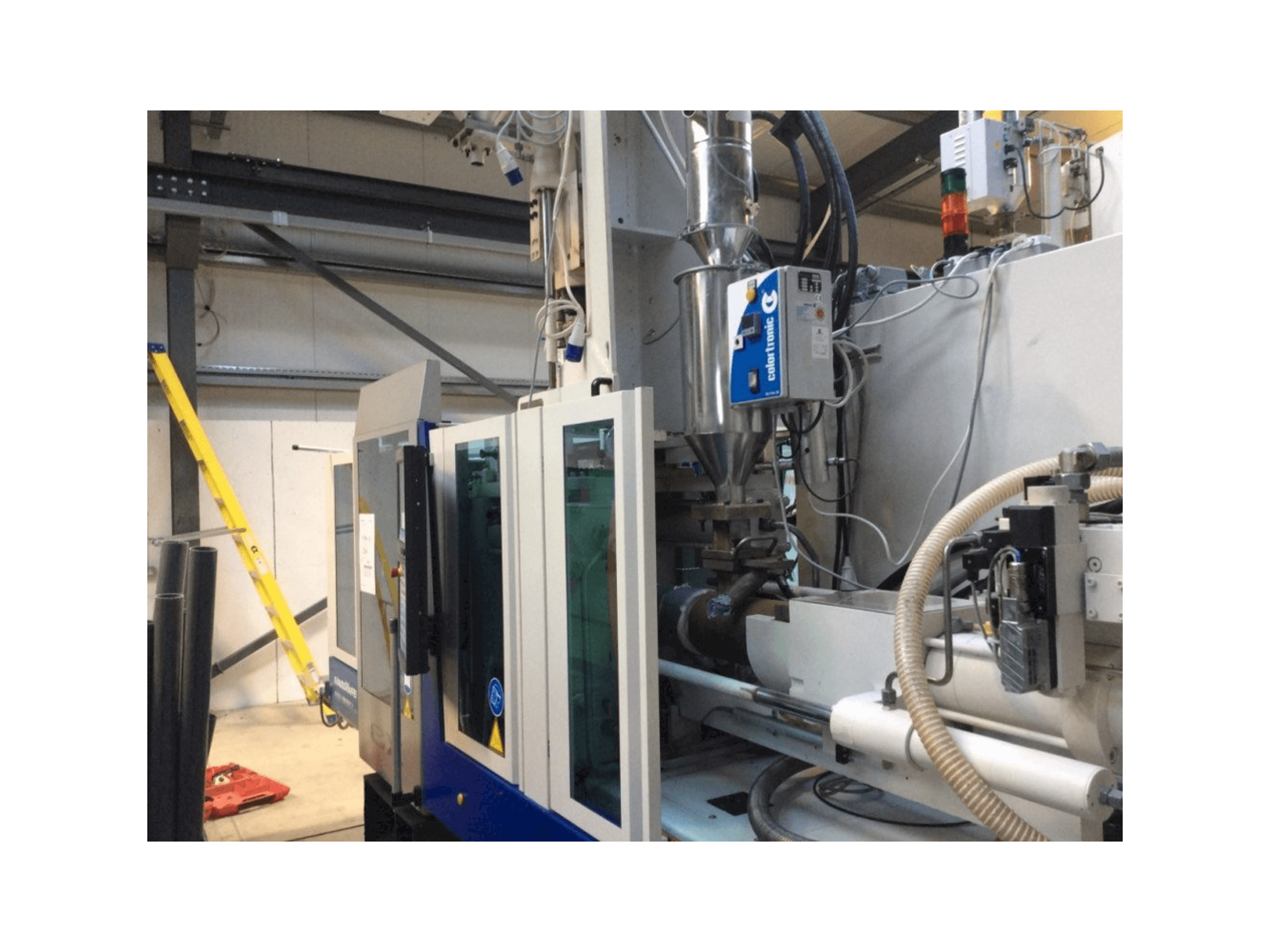 Vista frontale della macchina Krauss Maffei 80-180-55 CX V