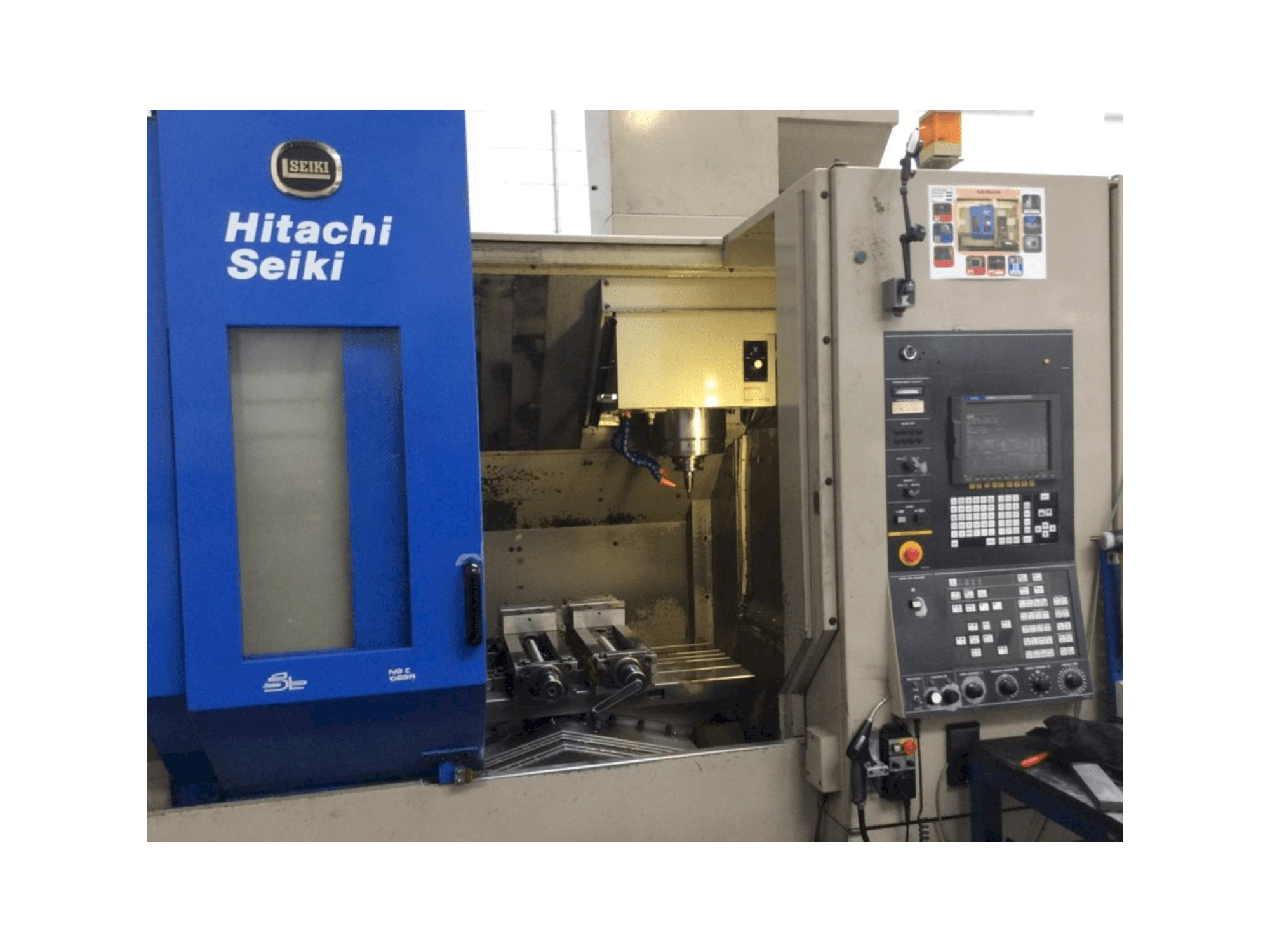 Vista frontale della macchina HITACHI SEIKI VS50