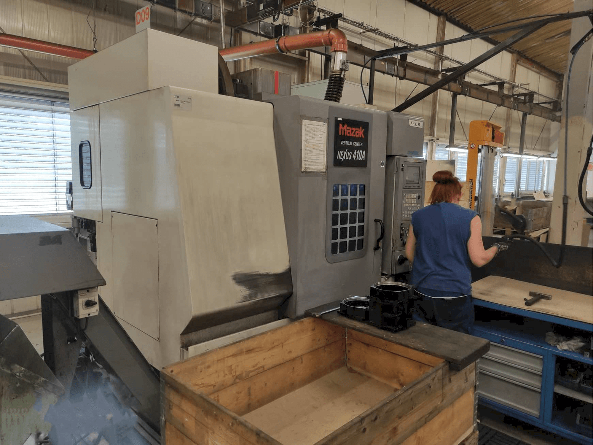 Vista frontale della macchina Mazak VCN-410A