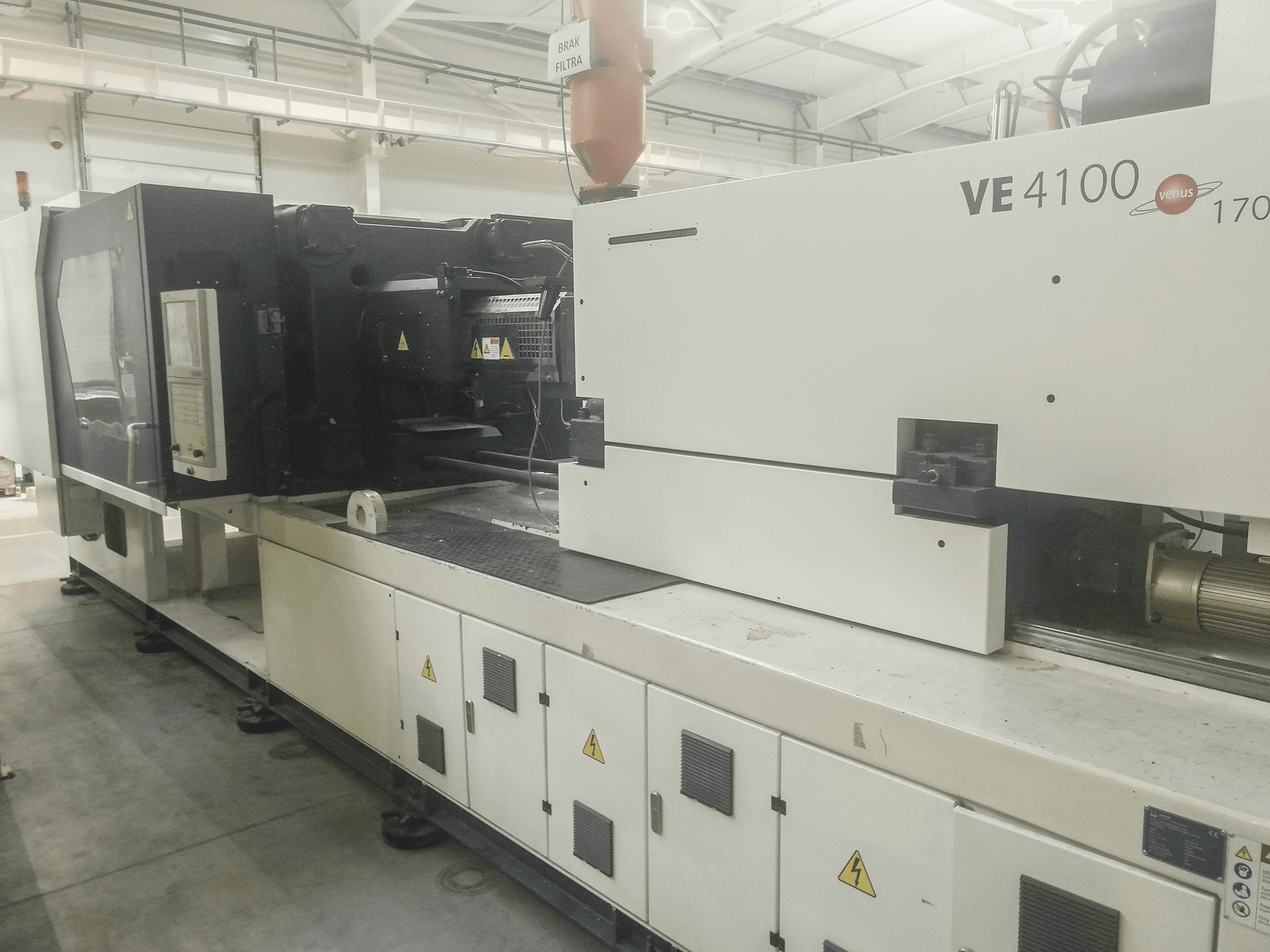 Vista lato destro della macchina Zhafir VE 4100/1700