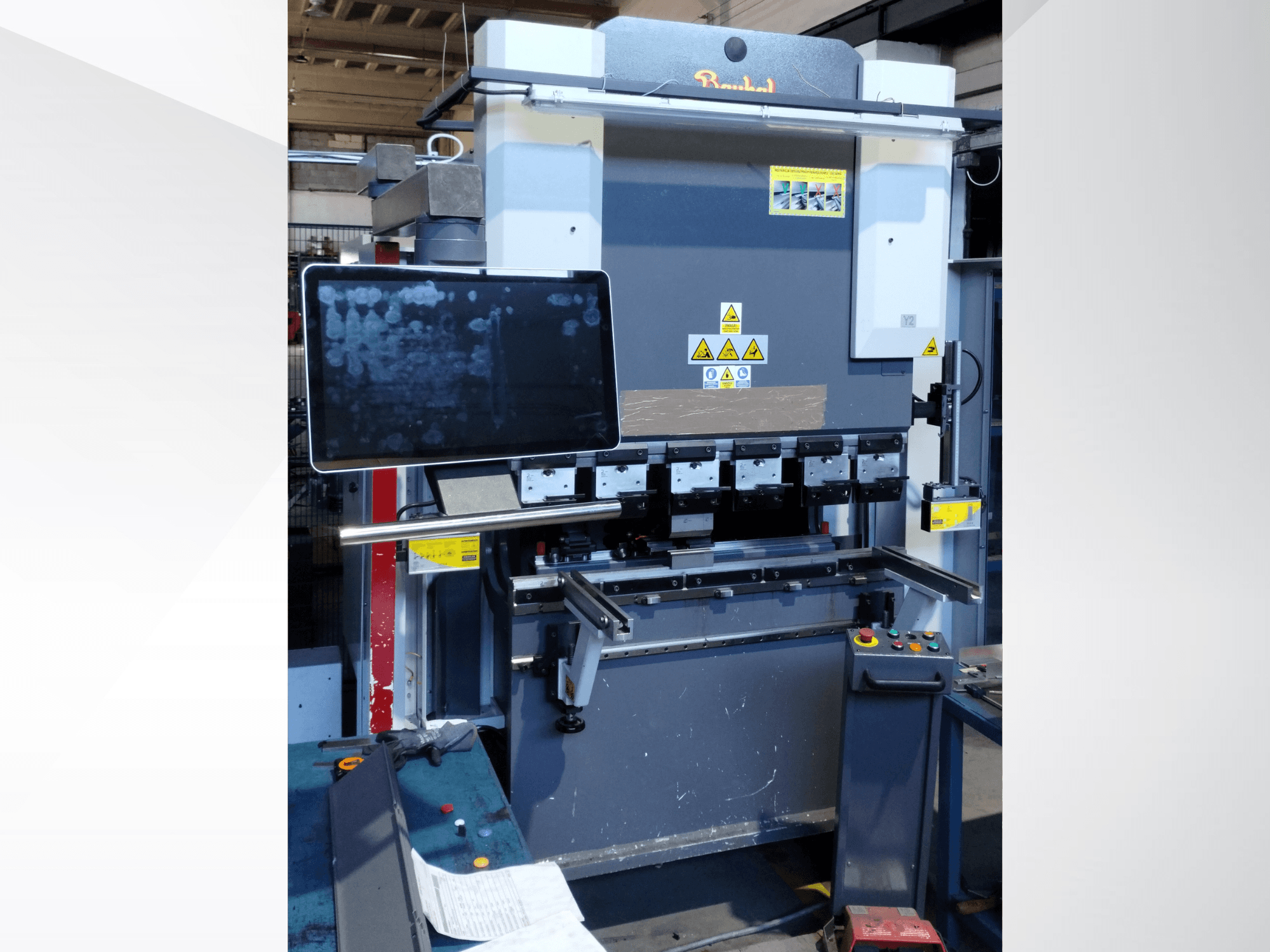 Piegatuba Baykal APHS 125040, vista frontale, con pannello di controllo, schermo e componenti operativi.