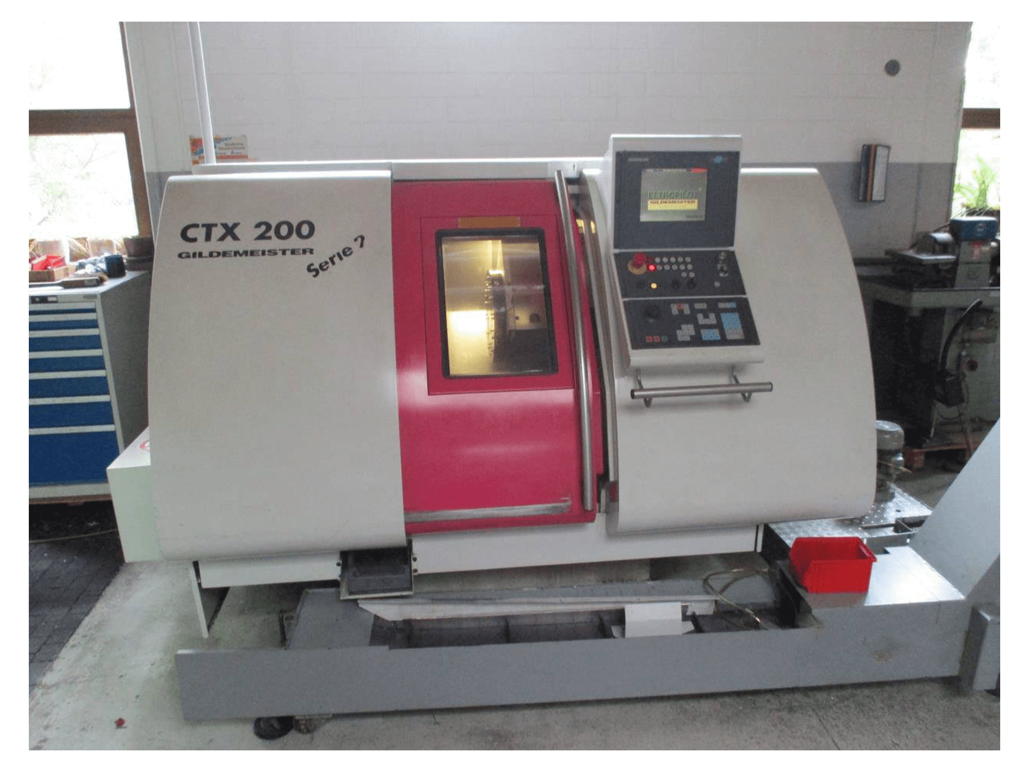 Vista frontale della macchina Gildemeister CTX 200
